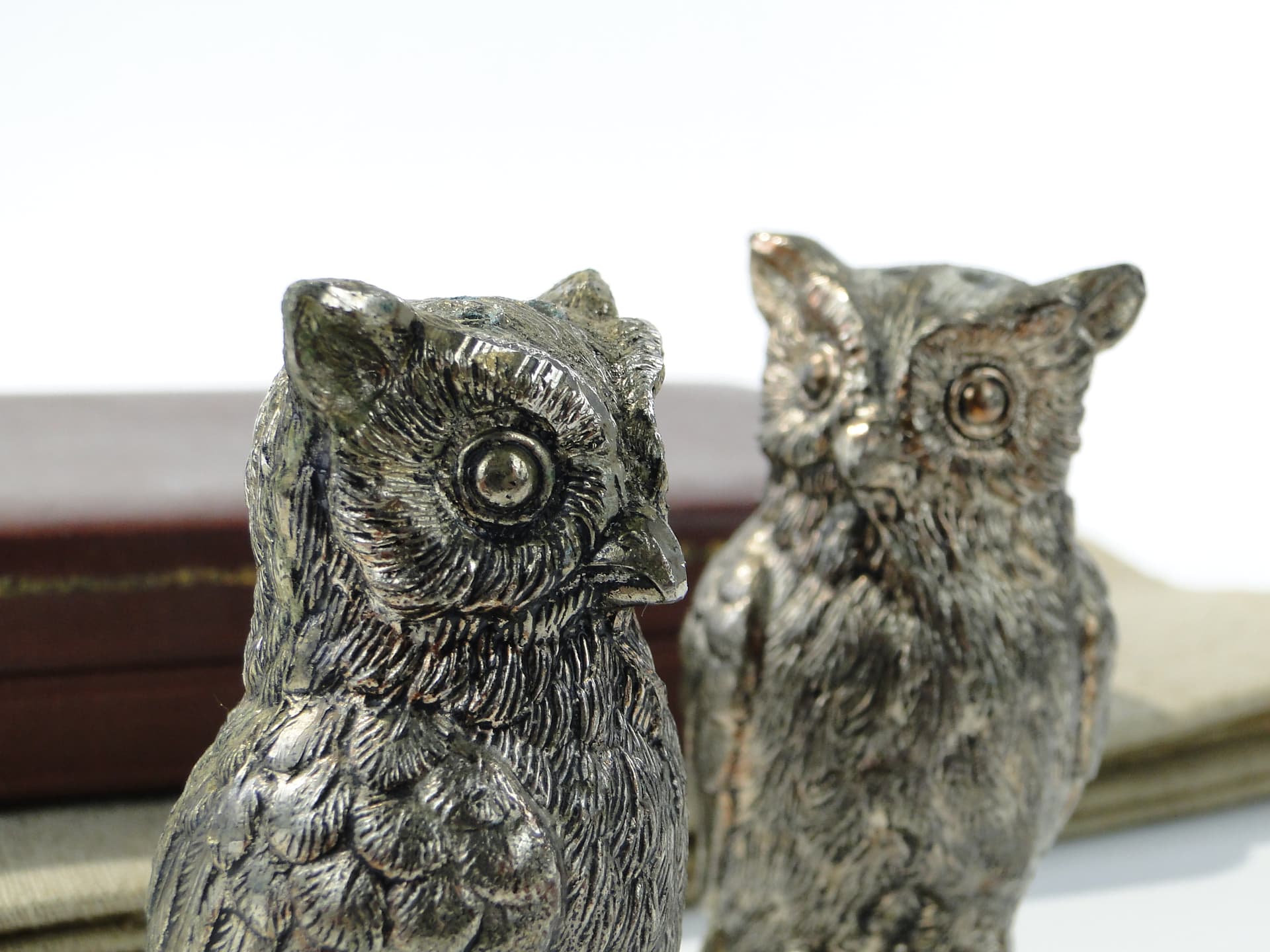 Pair of owl salt and pepper shakers, silver, Sweden, 1960s - 332653