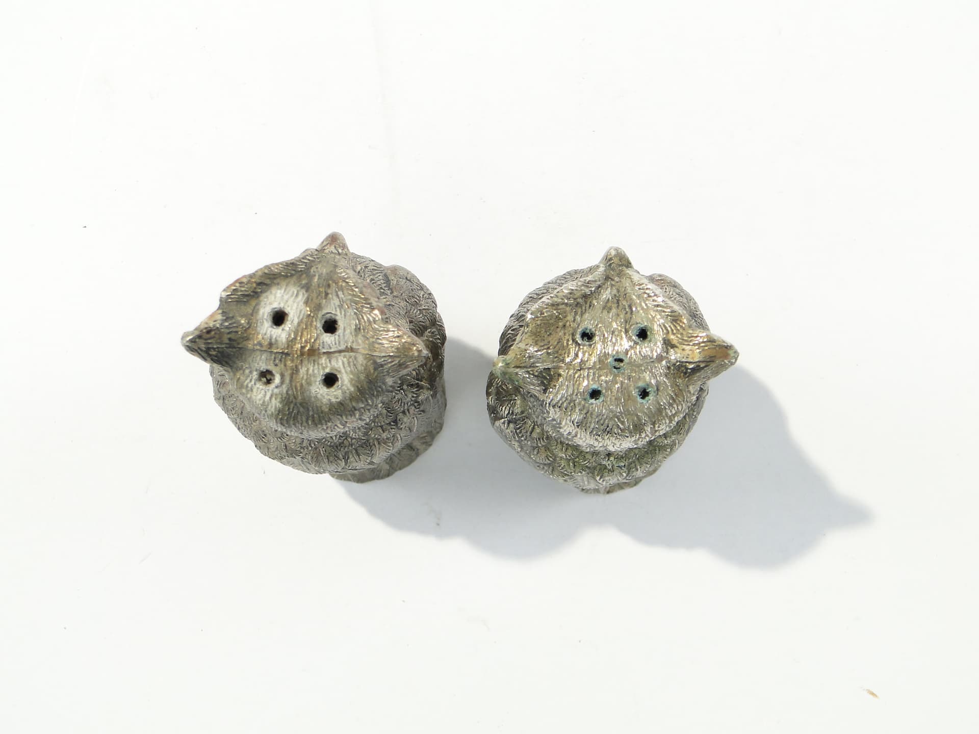 Pair of owl salt and pepper shakers, silver, Sweden, 1960s - 332649