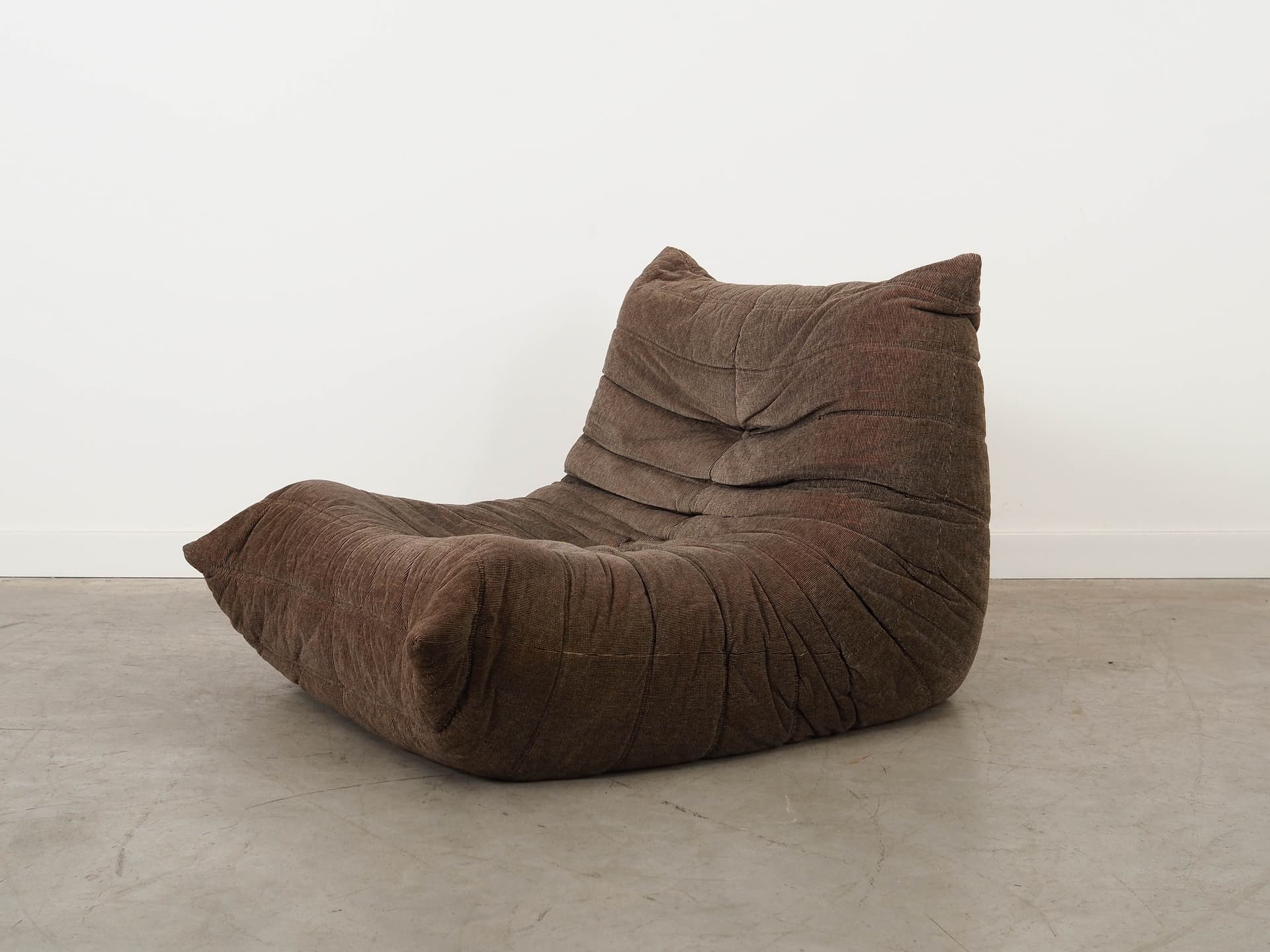 Fotel Togo, sztruks brązowy, proj. M. Ducaroy, Ligne Roset, Francja, lata 70. - 332902