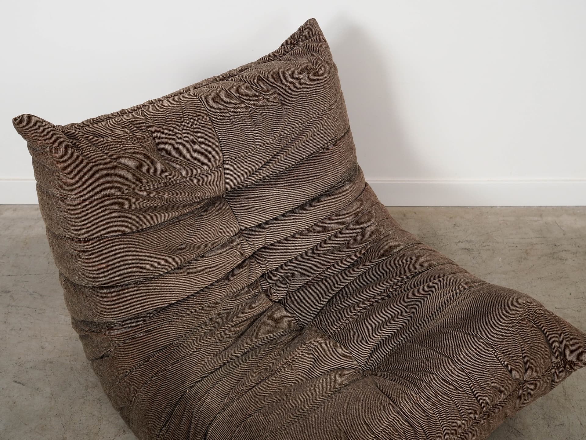 Fotel Togo, sztruks brązowy, proj. M. Ducaroy, Ligne Roset, Francja, lata 70. - 332908