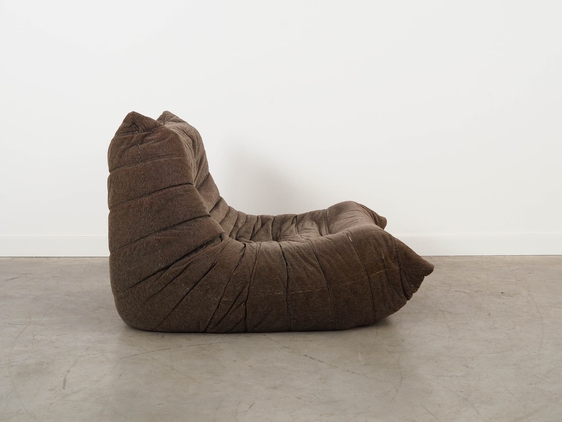 Fotel Togo, sztruks brązowy, proj. M. Ducaroy, Ligne Roset, Francja, lata 70. - 332905