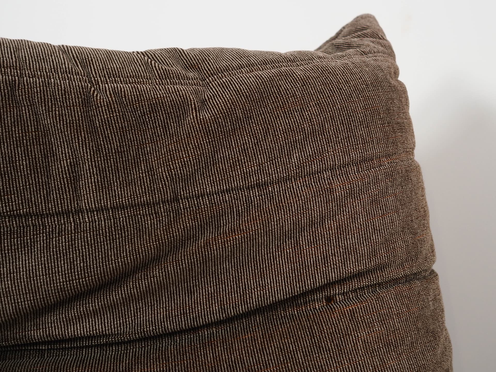 Fotel Togo, sztruks brązowy, proj. M. Ducaroy, Ligne Roset, Francja, lata 70. - 332910