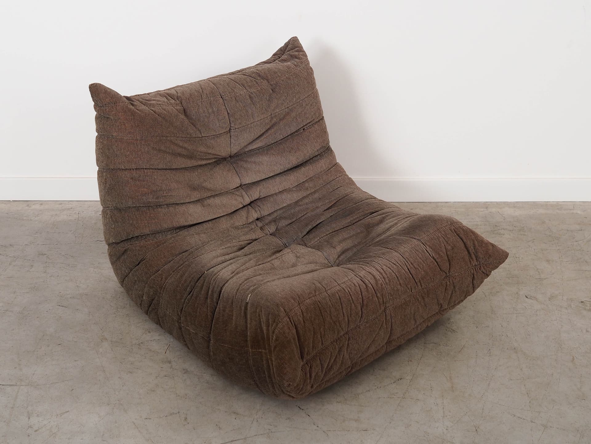 Fotel Togo, sztruks brązowy, proj. M. Ducaroy, Ligne Roset, Francja, lata 70. - 332906