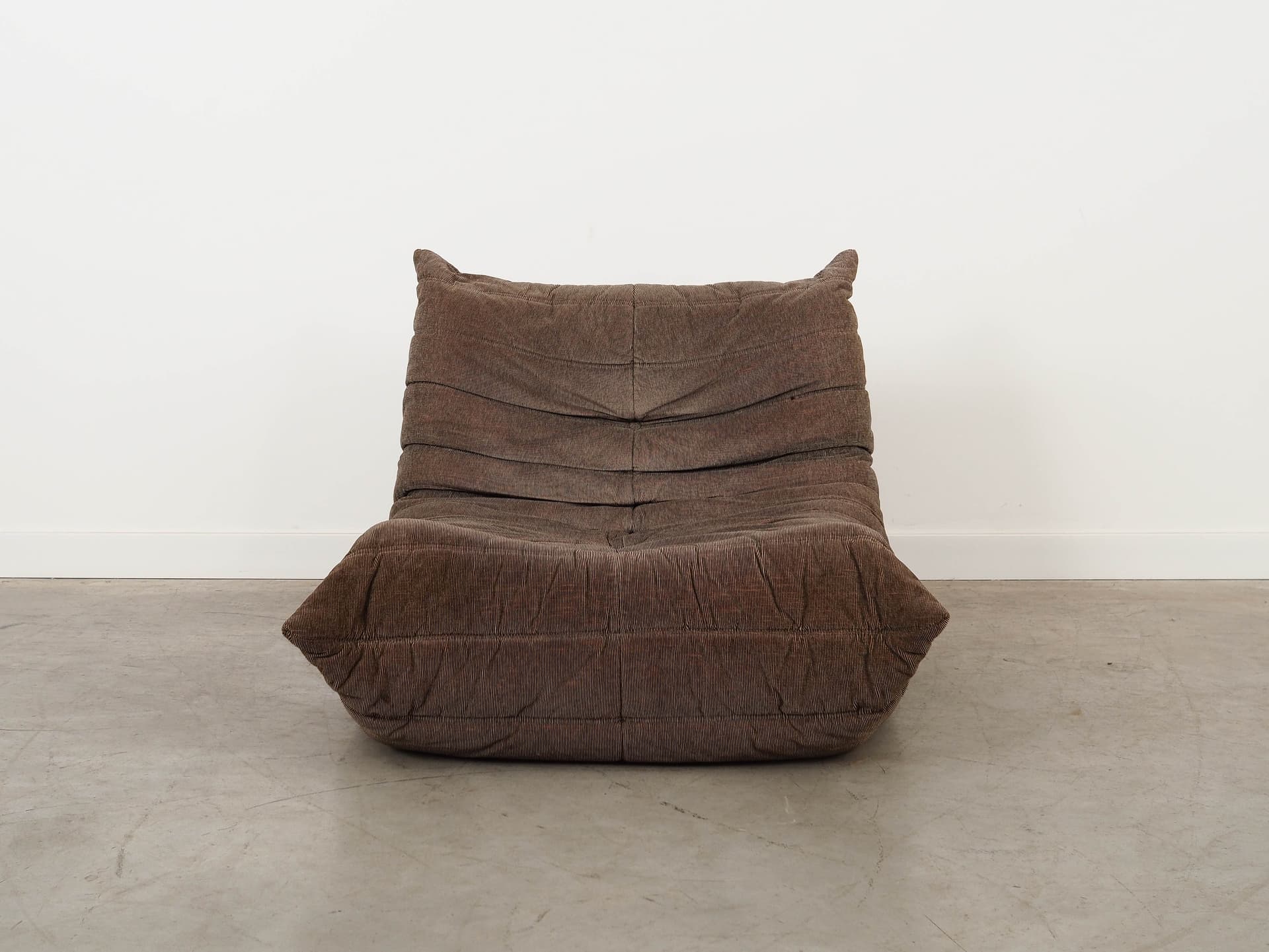 Fotel Togo, sztruks brązowy, proj. M. Ducaroy, Ligne Roset, Francja, lata 70. - 332901