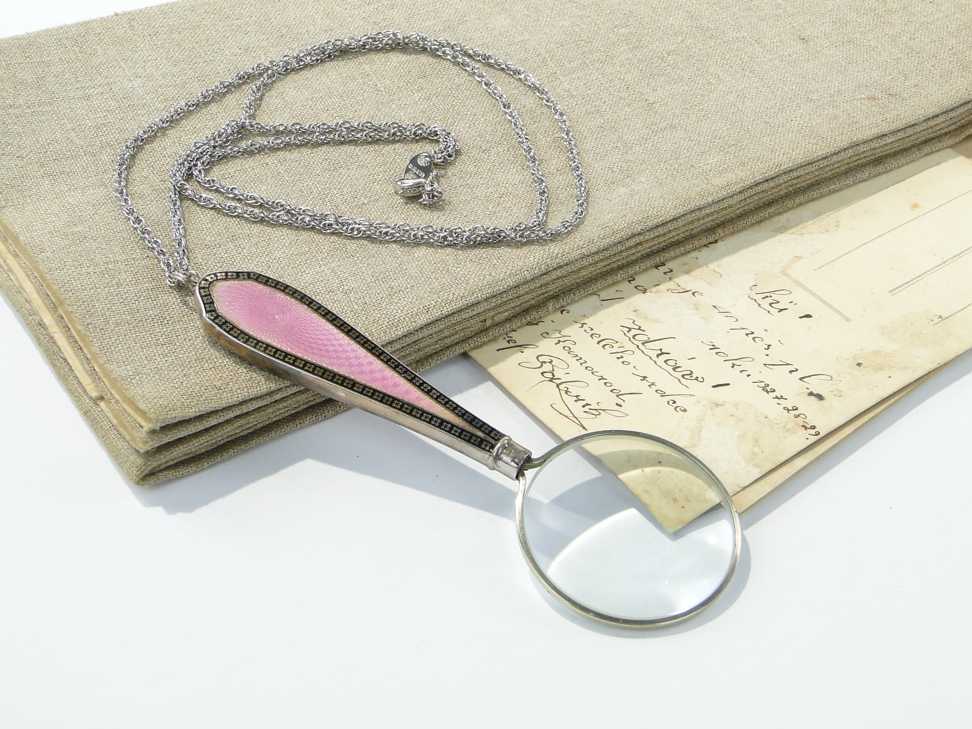Magnifying Glass Pendant, Art Deco, silver pink enamel, France, early 20th c. - 332964