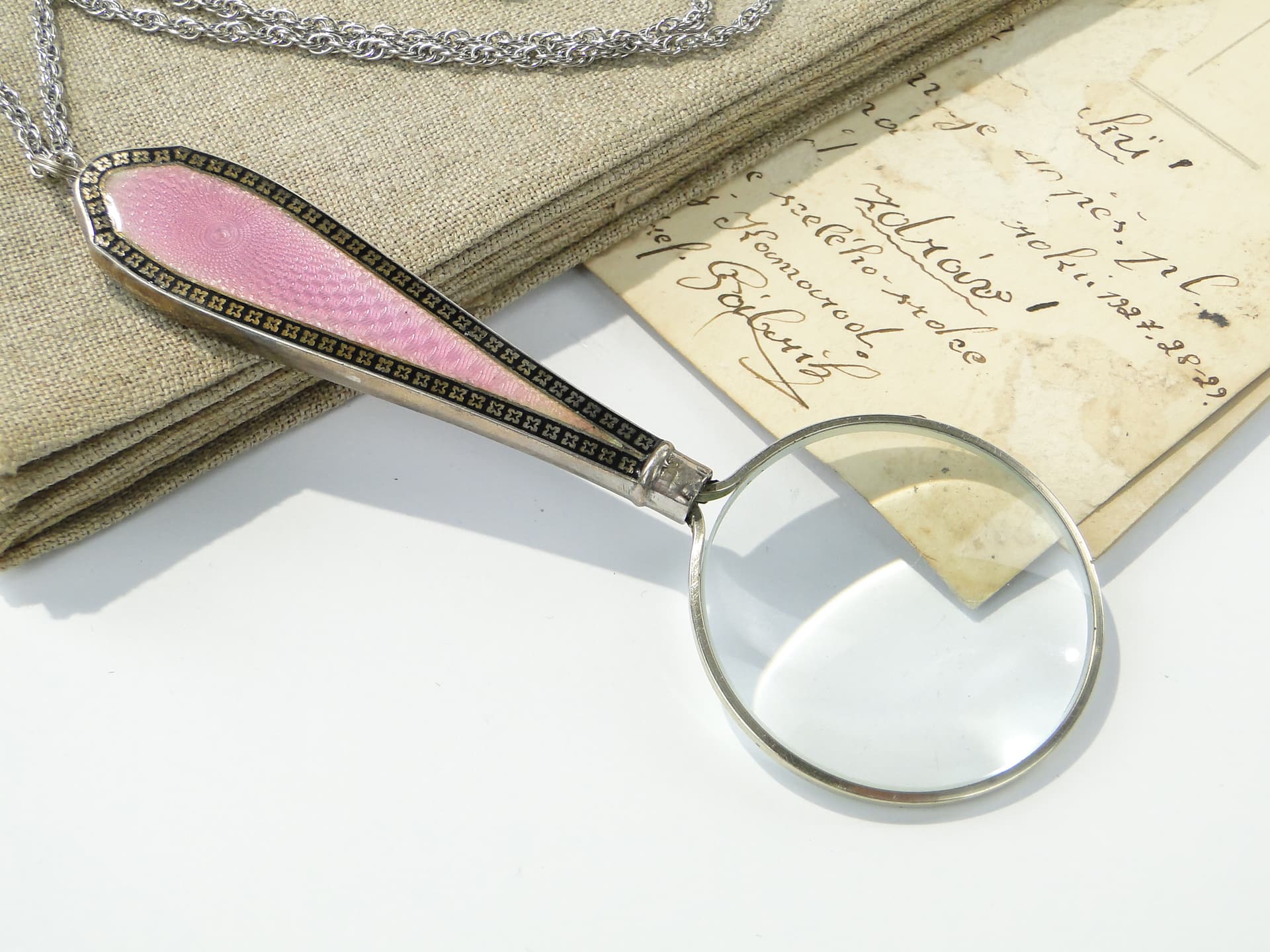 Magnifying Glass Pendant, Art Deco, silver pink enamel, France, early 20th c. - 332965