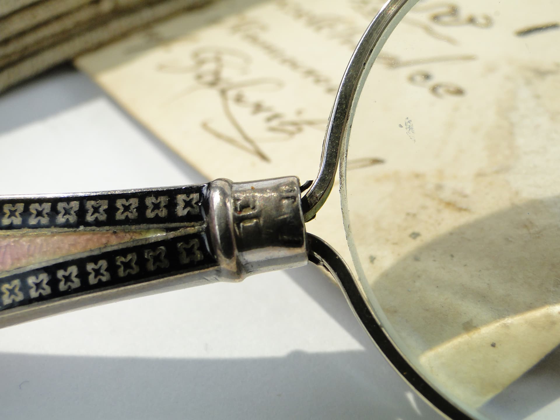 Magnifying Glass Pendant, Art Deco, silver pink enamel, France, early 20th c. - 332969