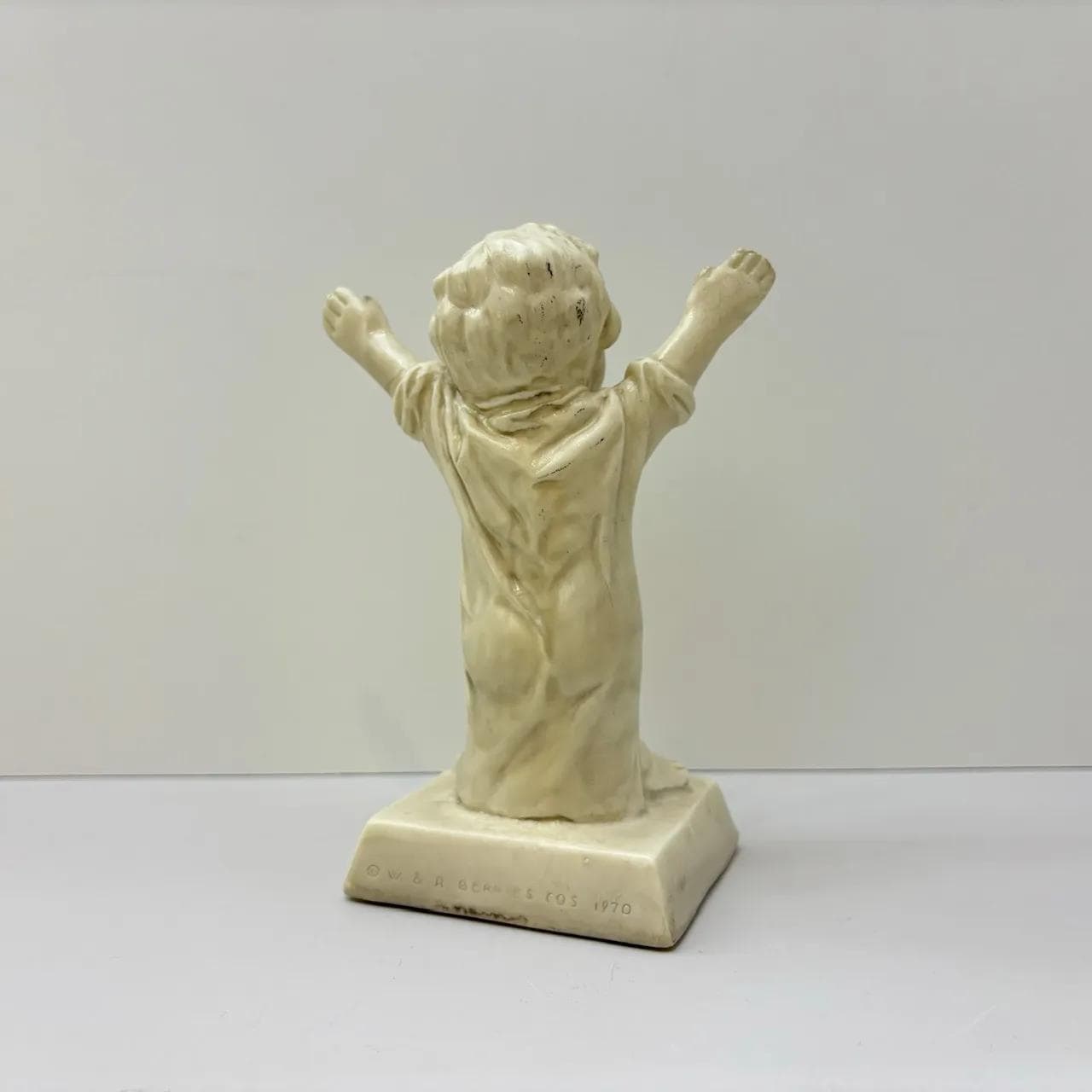 Figurka I Love You This Much, ivory white, plastik, W & R Berries CO, USA, lata 70. - 24883