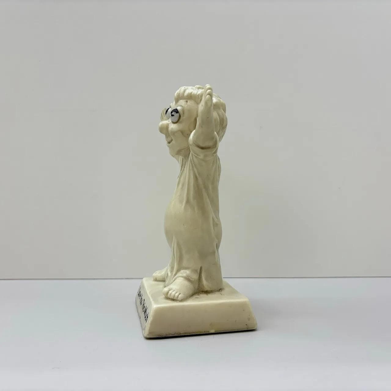 Figurka I Love You This Much, ivory white, plastik, W & R Berries CO, USA, lata 70. - 24880