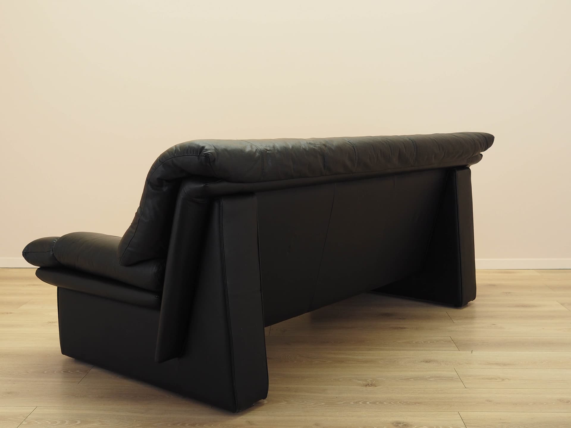 Sofa, black leather, Italy, 1960s. - 332995