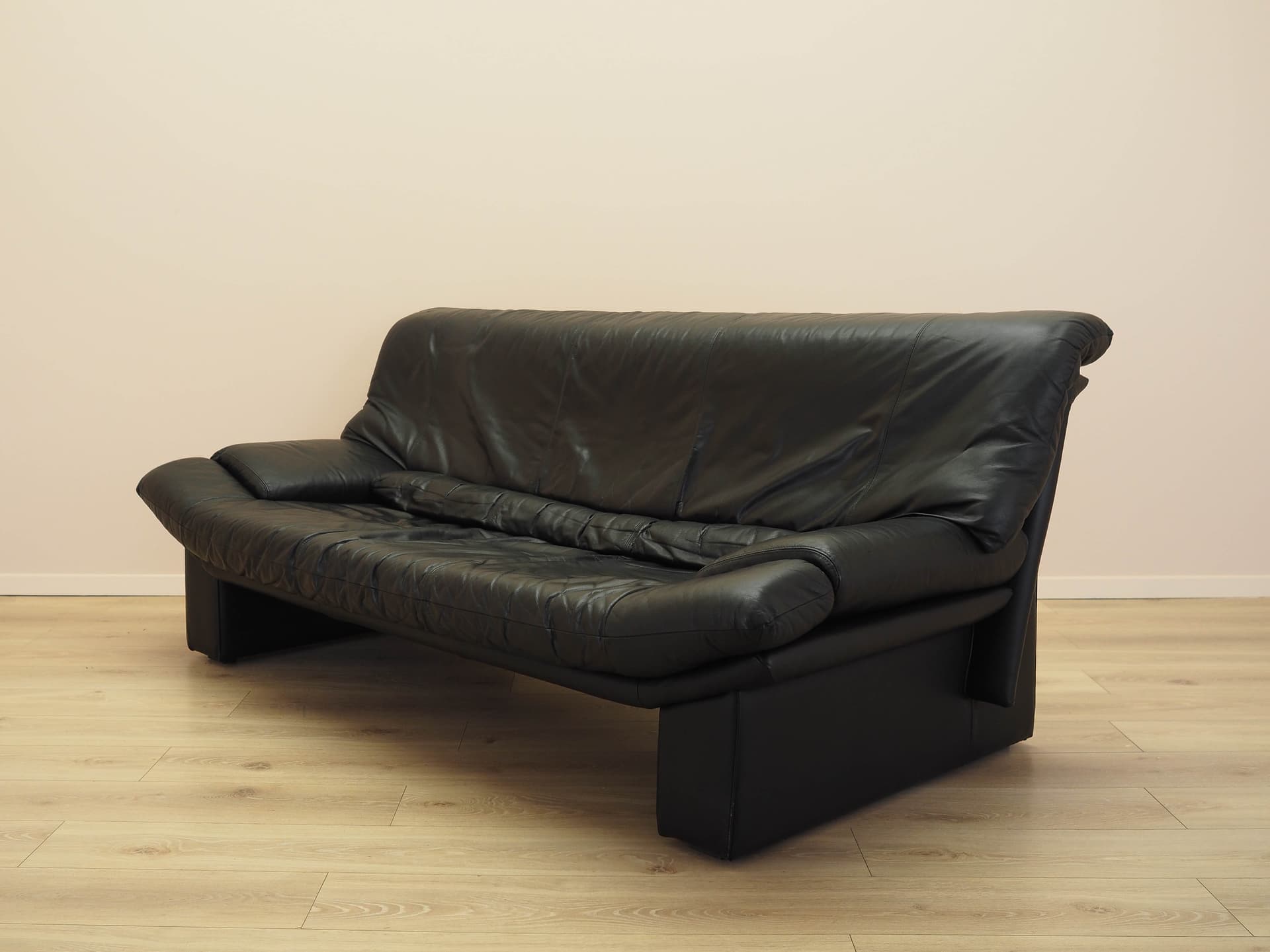 Sofa, black leather, Italy, 1960s. - 332993