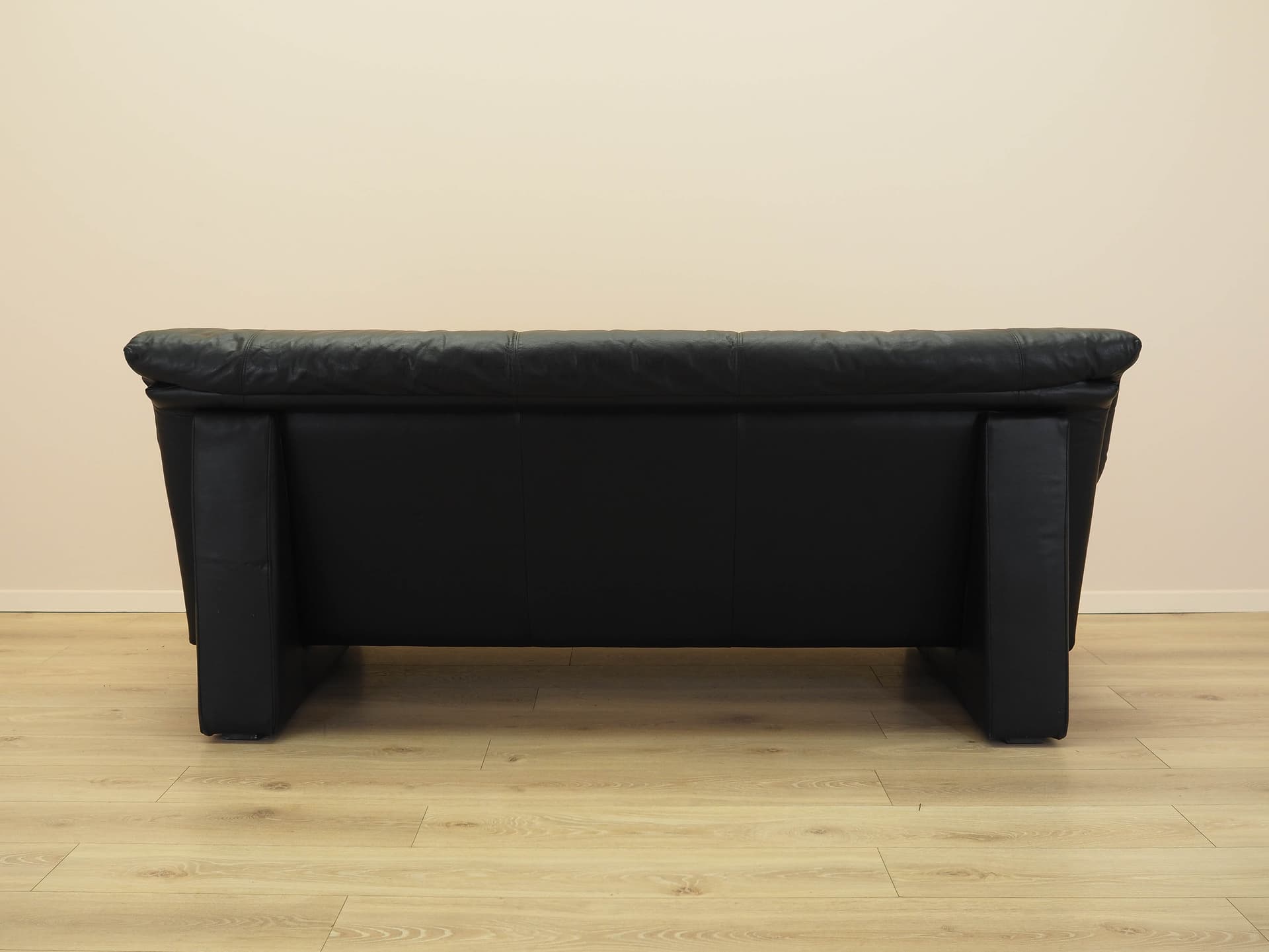 Sofa, black leather, Italy, 1960s. - 332998