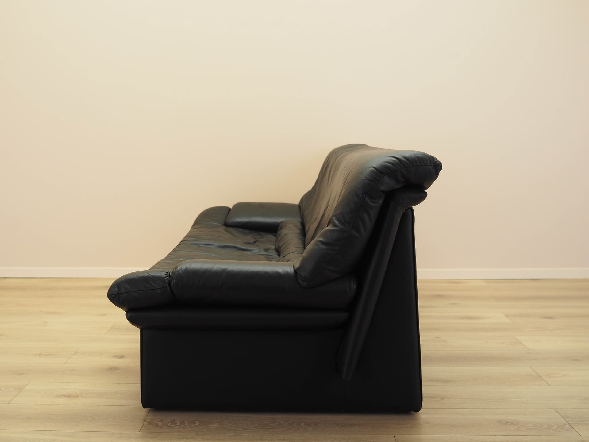 Sofa, black leather, Italy, 1960s. - 332994