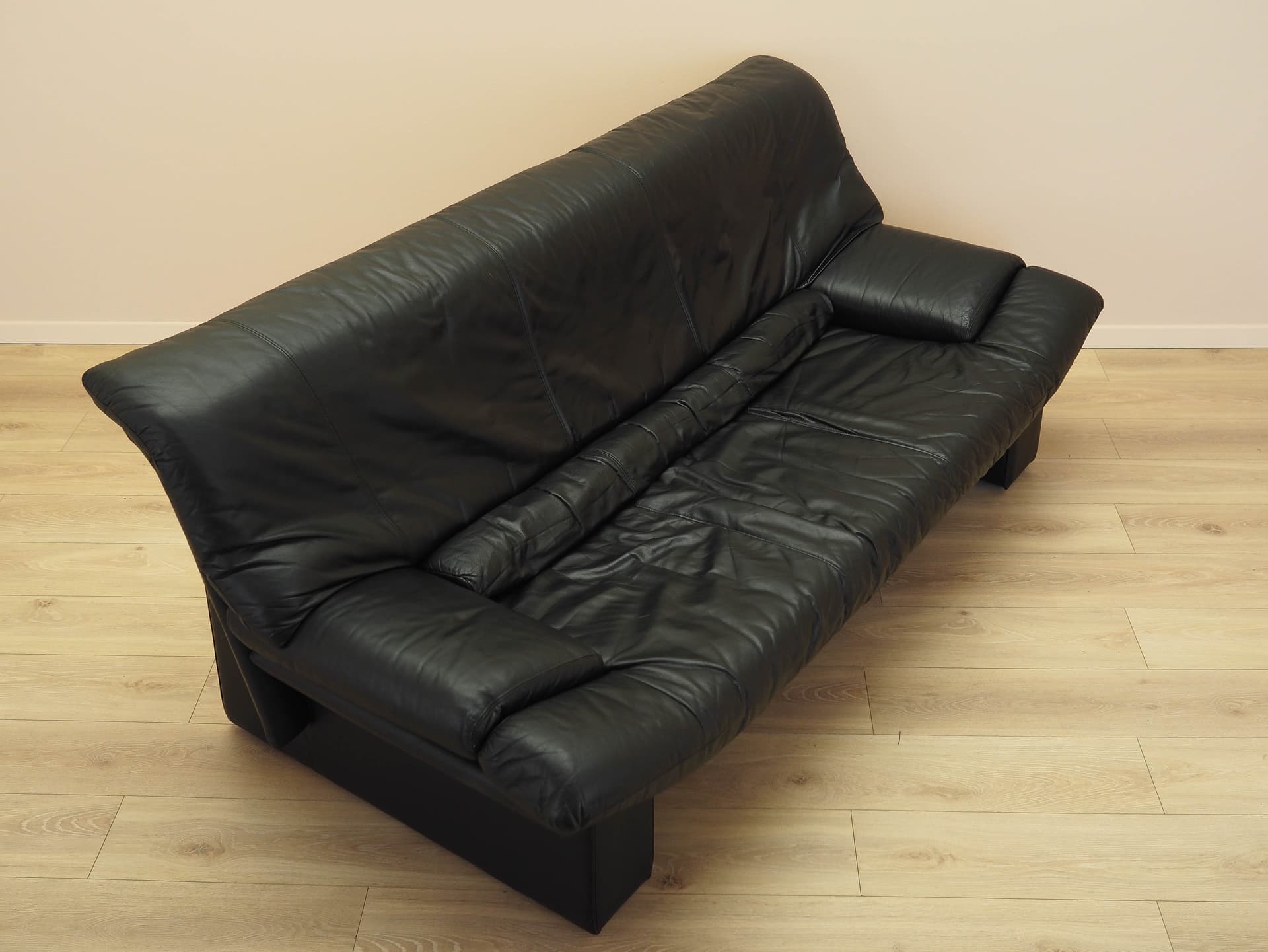 Sofa, black leather, Italy, 1960s. - 333001