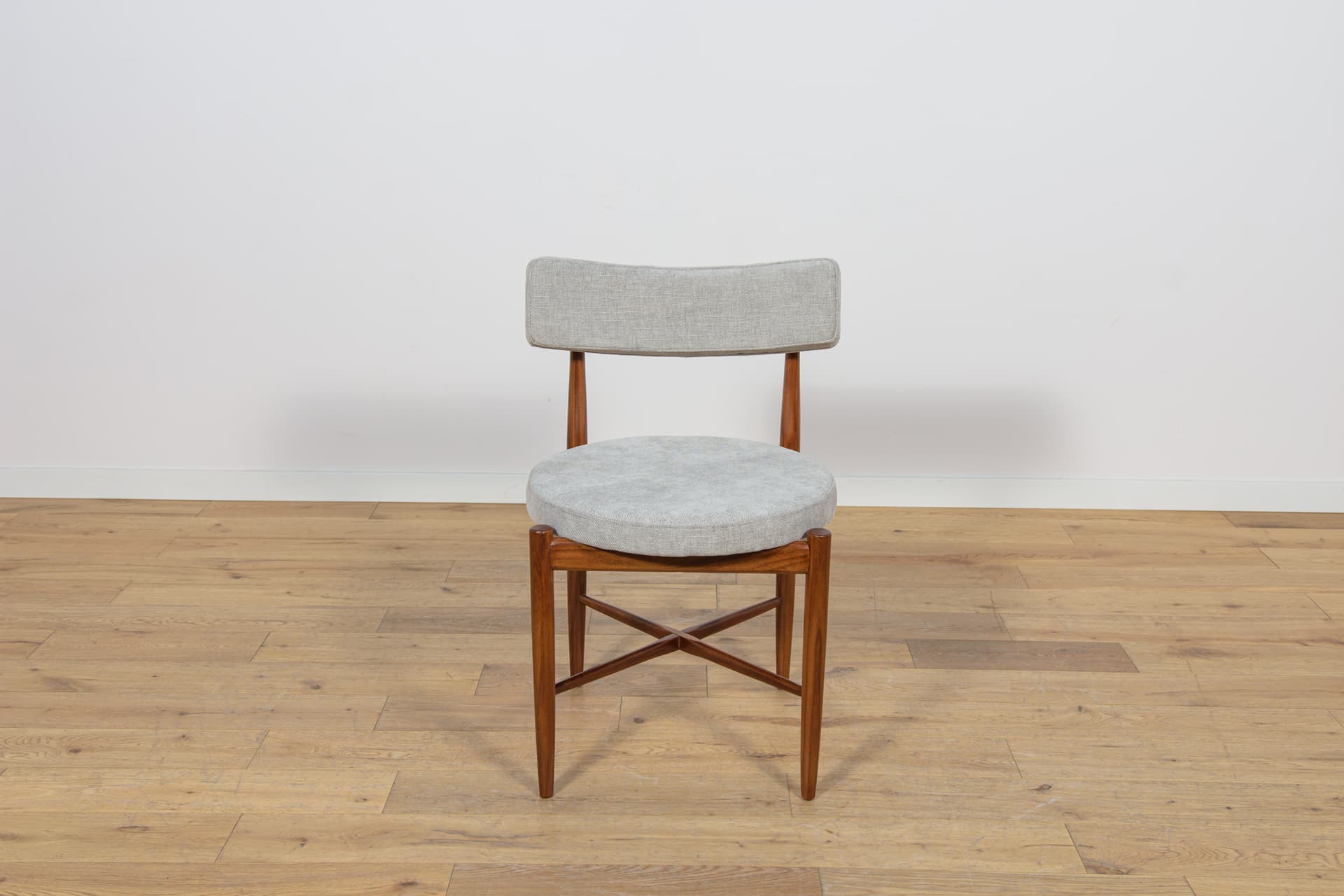 Set of eight chairs, grey, brown teak, by I. Kofod-Larsen, G-Plan, United Kingdom, 1960s. - 333214