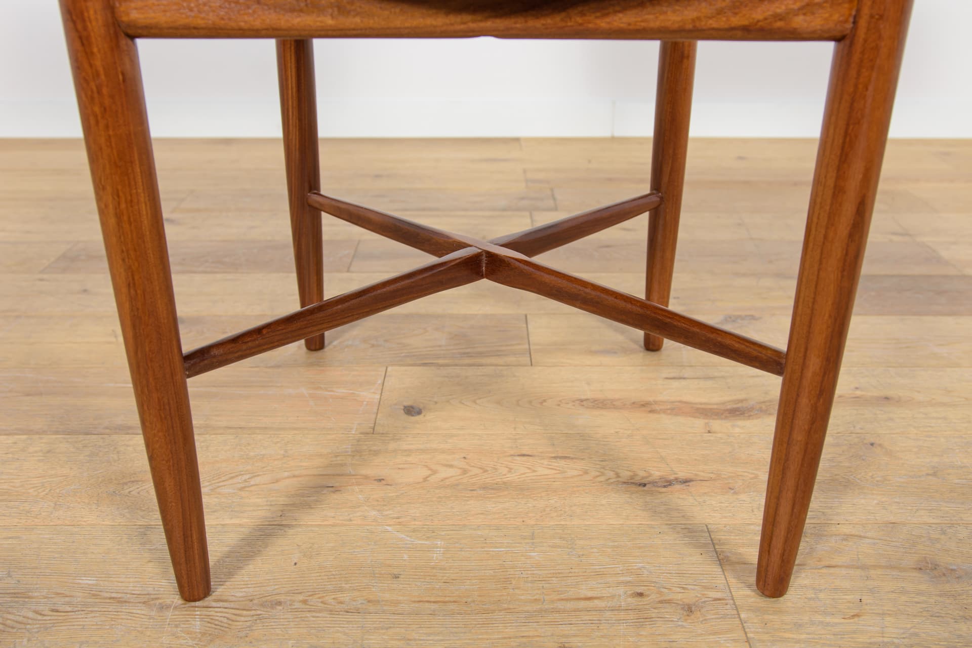 Set of eight chairs, grey, brown teak, by I. Kofod-Larsen, G-Plan, United Kingdom, 1960s. - 333217