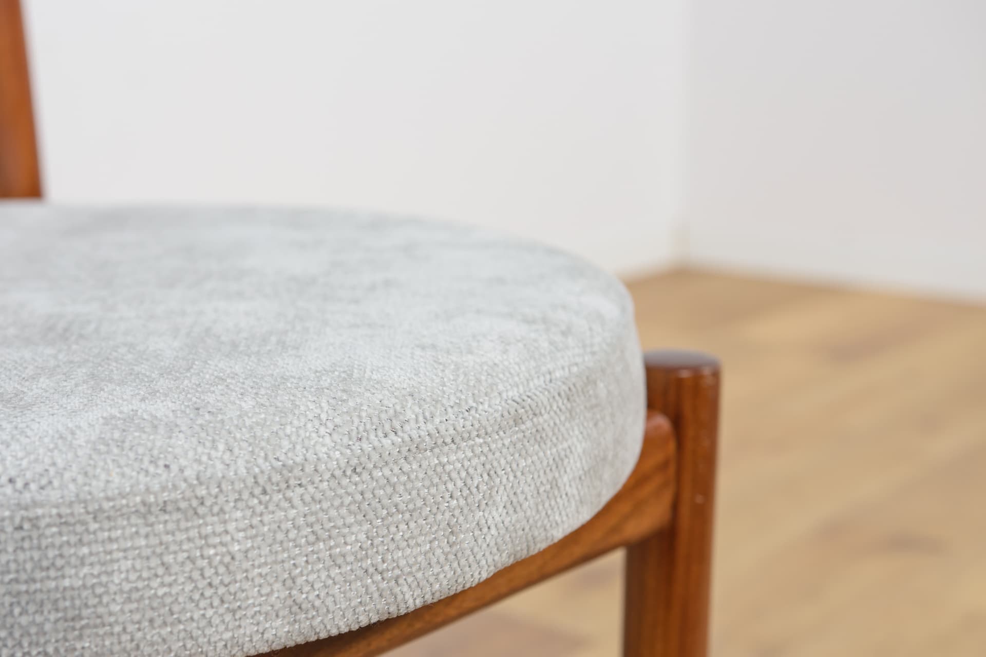 Set of eight chairs, grey, brown teak, by I. Kofod-Larsen, G-Plan, United Kingdom, 1960s. - 333212