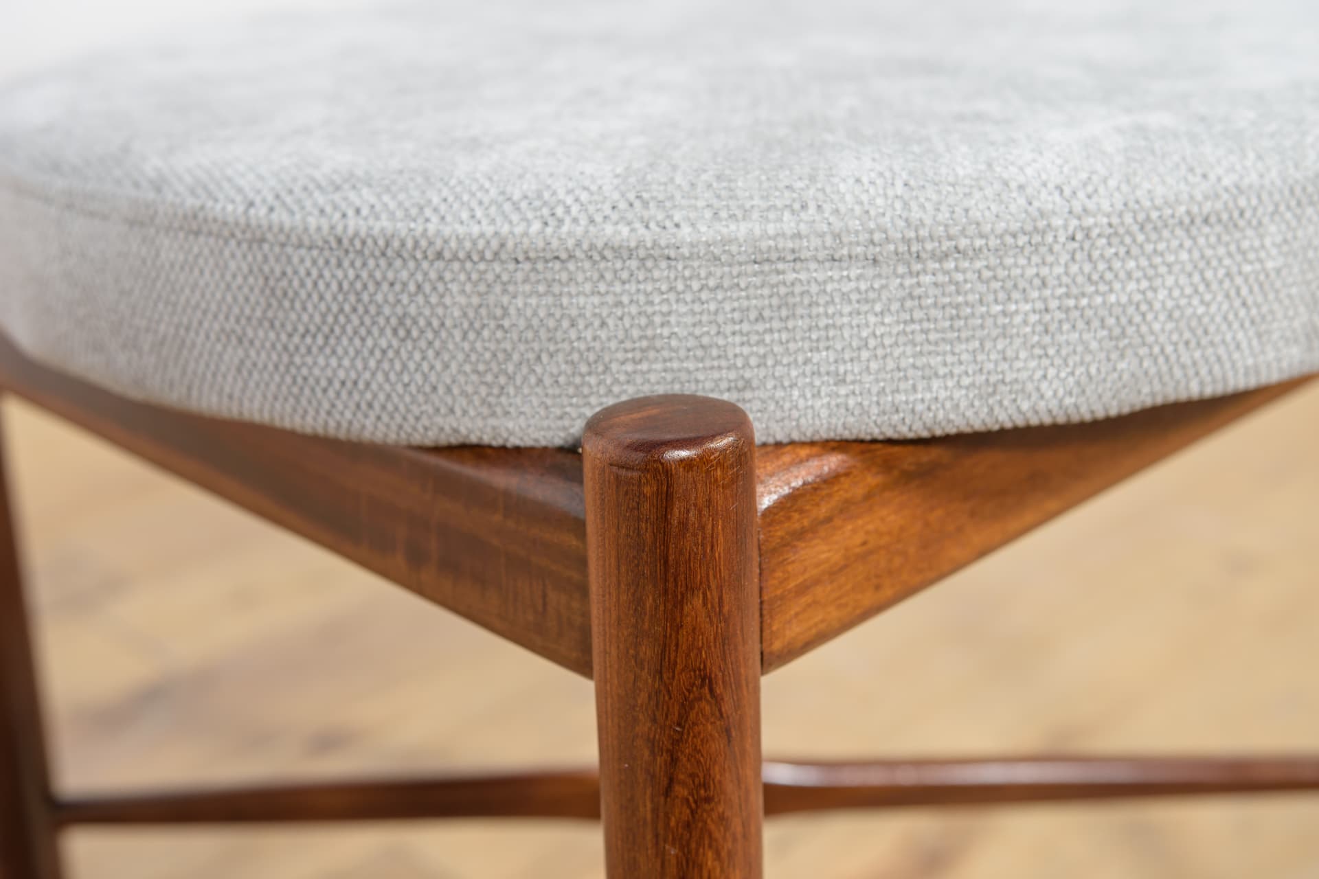 Set of eight chairs, grey, brown teak, by I. Kofod-Larsen, G-Plan, United Kingdom, 1960s. - 333213