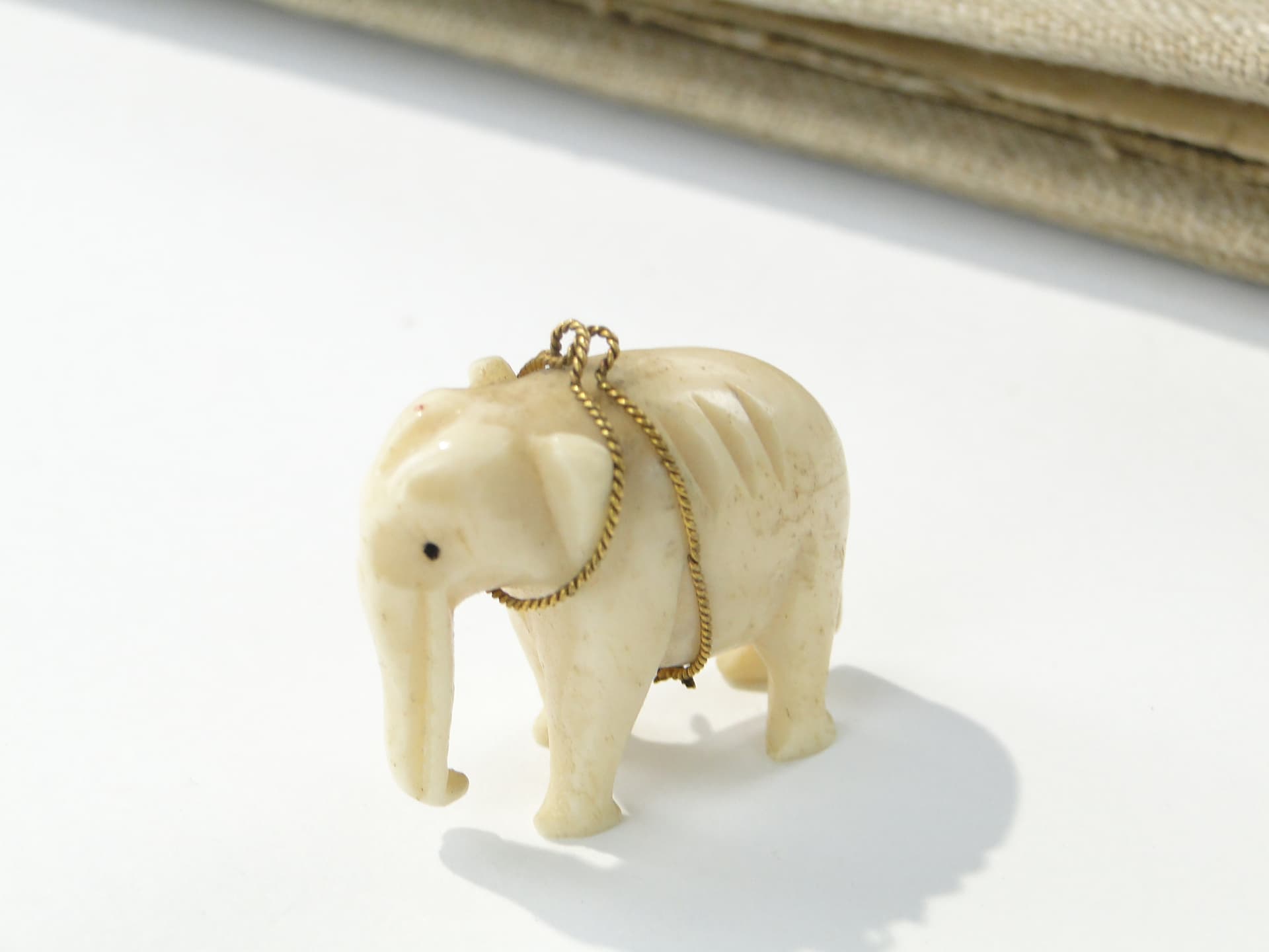 Colonial Elephant Pendant, beige bone, gold-plated wire, India/United Kingdom, 19th c. - 333228