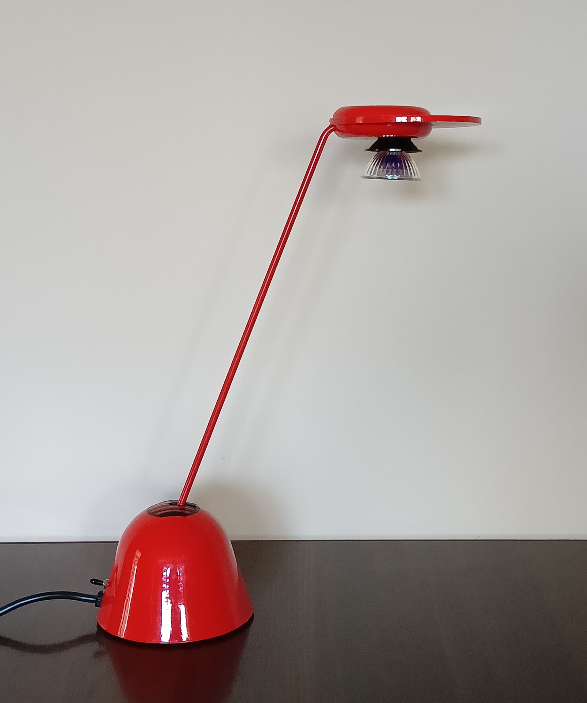 Table lamp, red metal, Italy, 1980s. - 333632