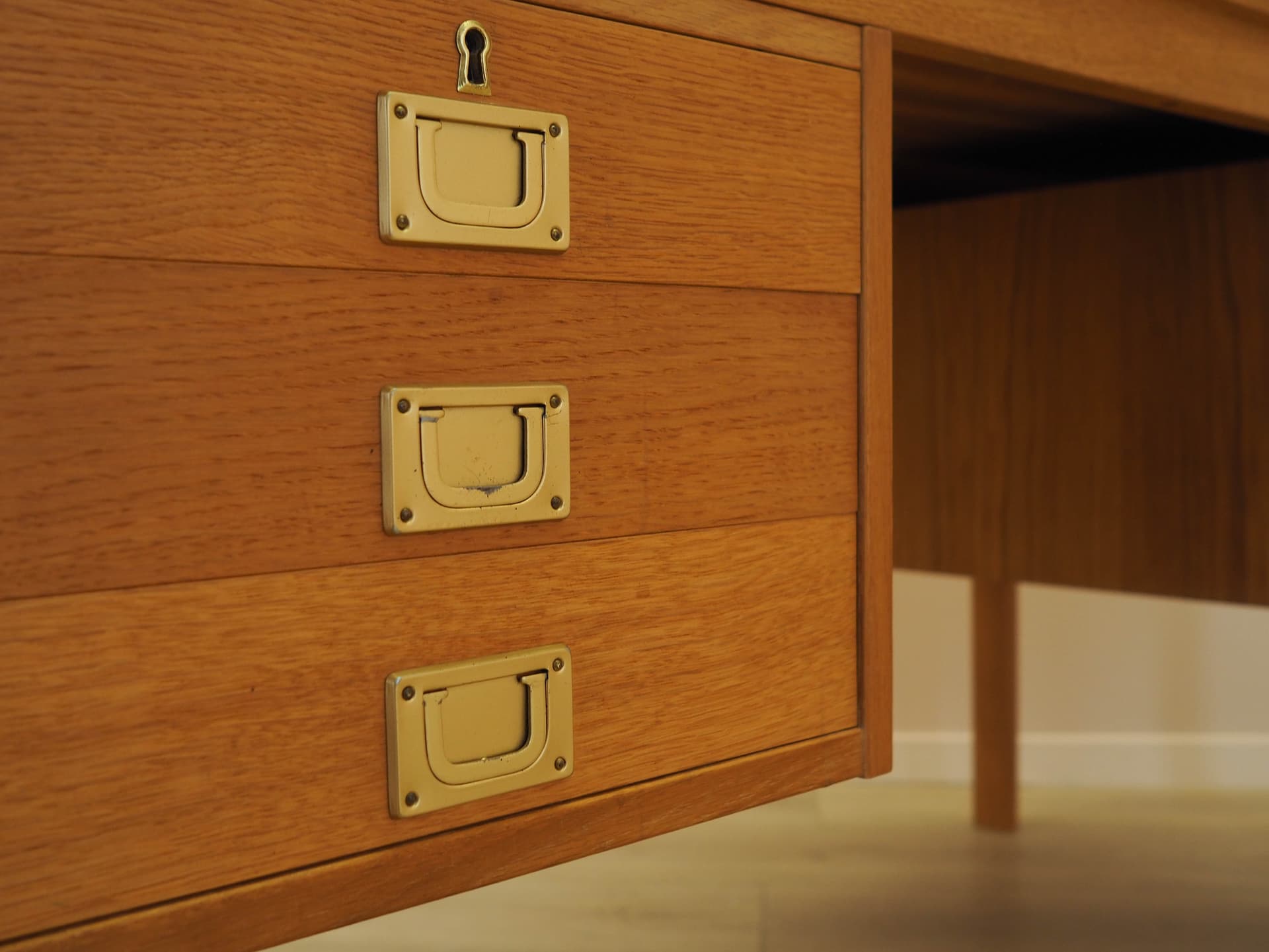 Desk, brown ash, Denmark, 1970s. - 333774