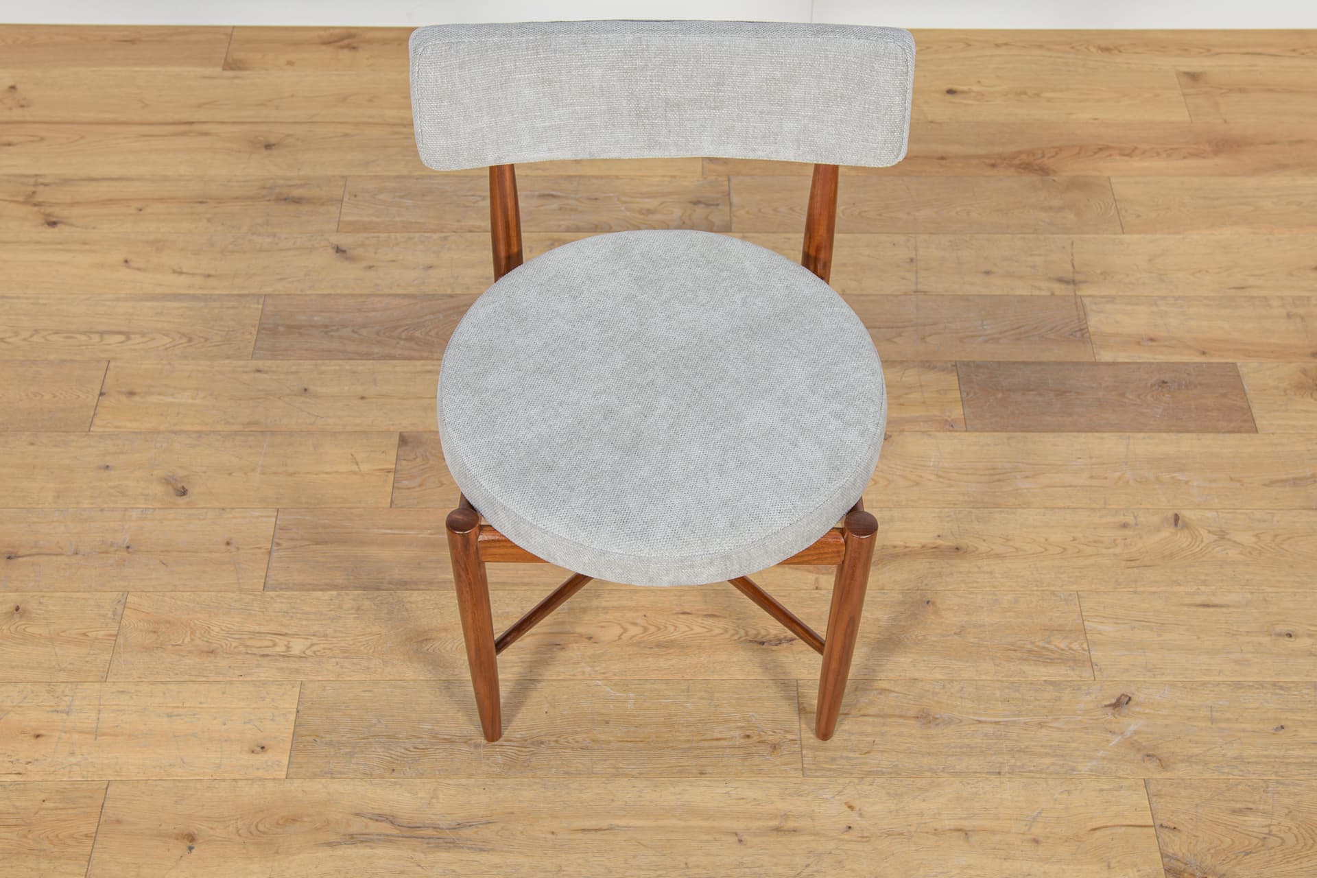Set of ten chairs, brown teak, grey fabric, by I. Kofod-Larsen, G-Plan, United Kingdom, 1960s. - 333891