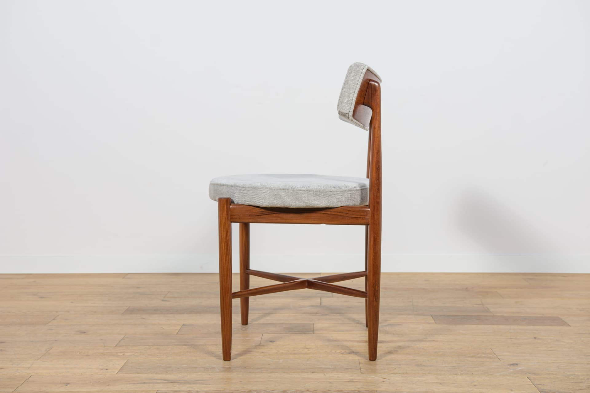 Set of ten chairs, brown teak, grey fabric, by I. Kofod-Larsen, G-Plan, United Kingdom, 1960s. - 333894