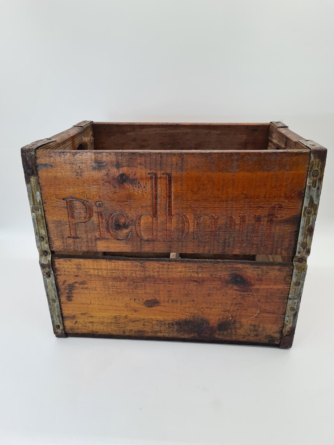 Beer crate Piedboeuf, brown wood, metal, Belgium, 1960s - 334045