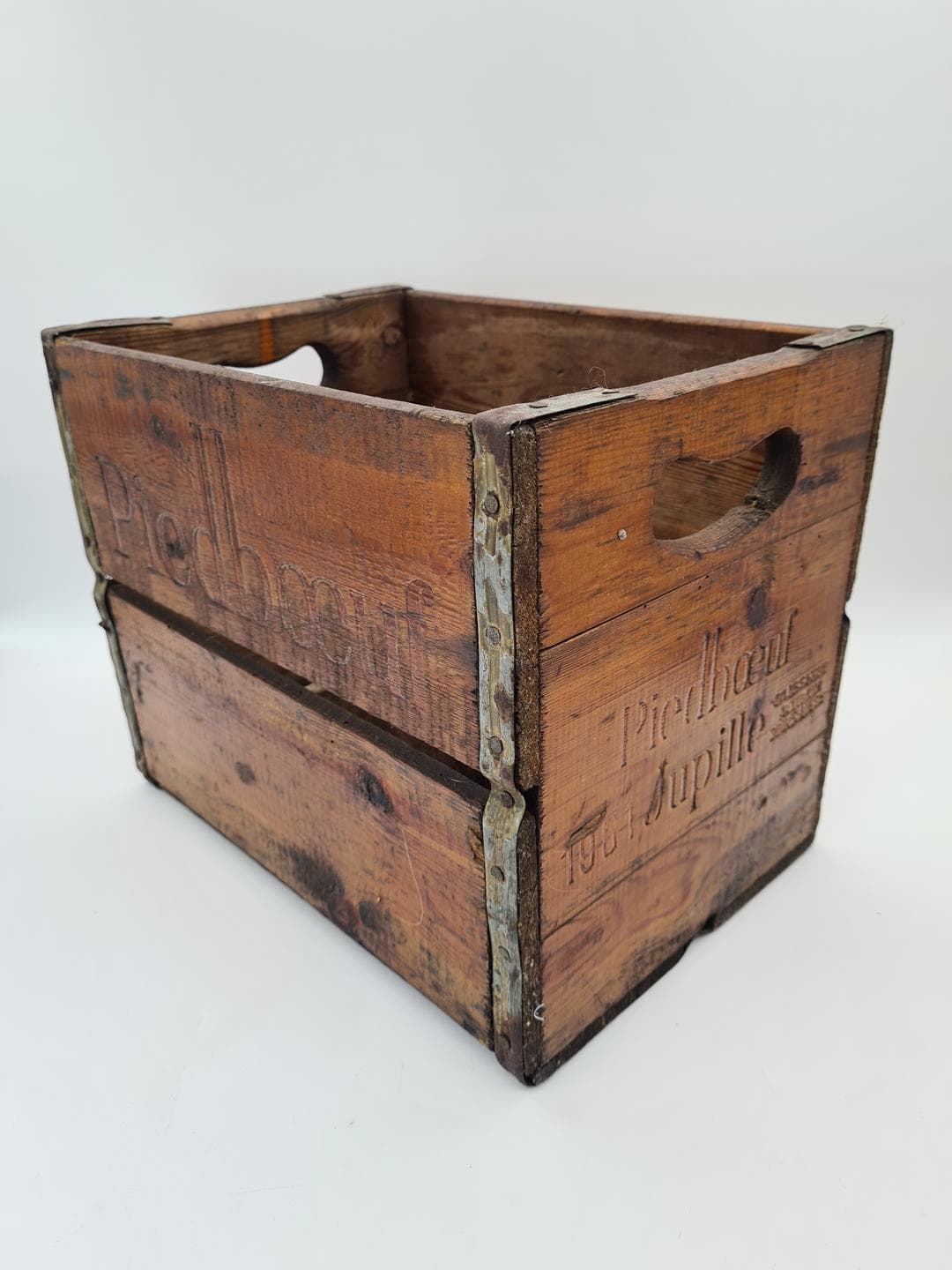 Beer crate Piedboeuf, brown wood, metal, Belgium, 1960s - 334044