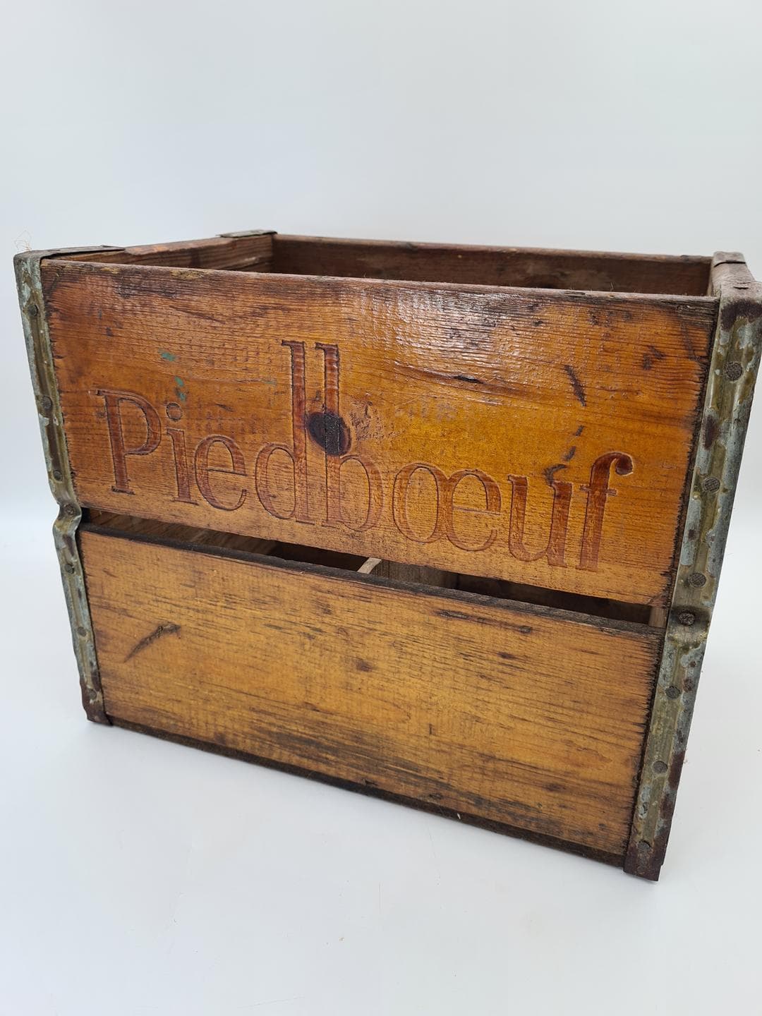 Beer crate Piedboeuf, brown wood, metal, Belgium, 1960s - 334043