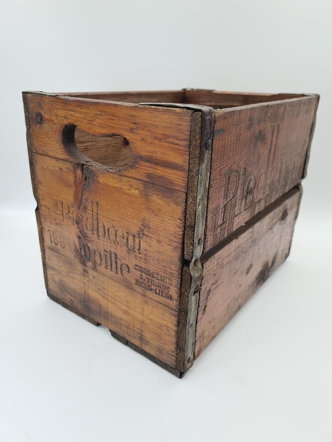 Beer crate Piedboeuf, brown wood, metal, Belgium, 1960s - 334042