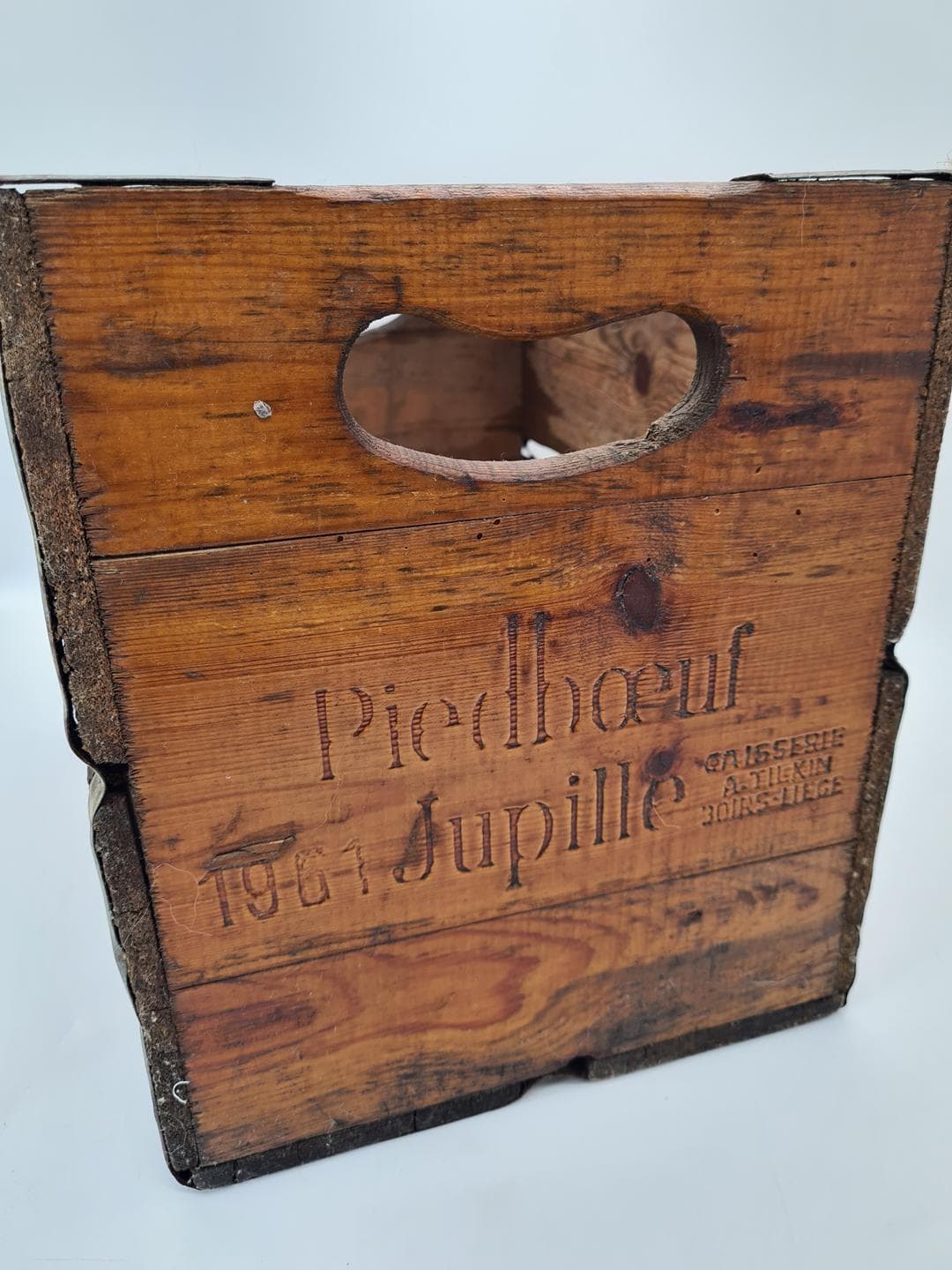 Beer crate Piedboeuf, brown wood, metal, Belgium, 1960s - 334046