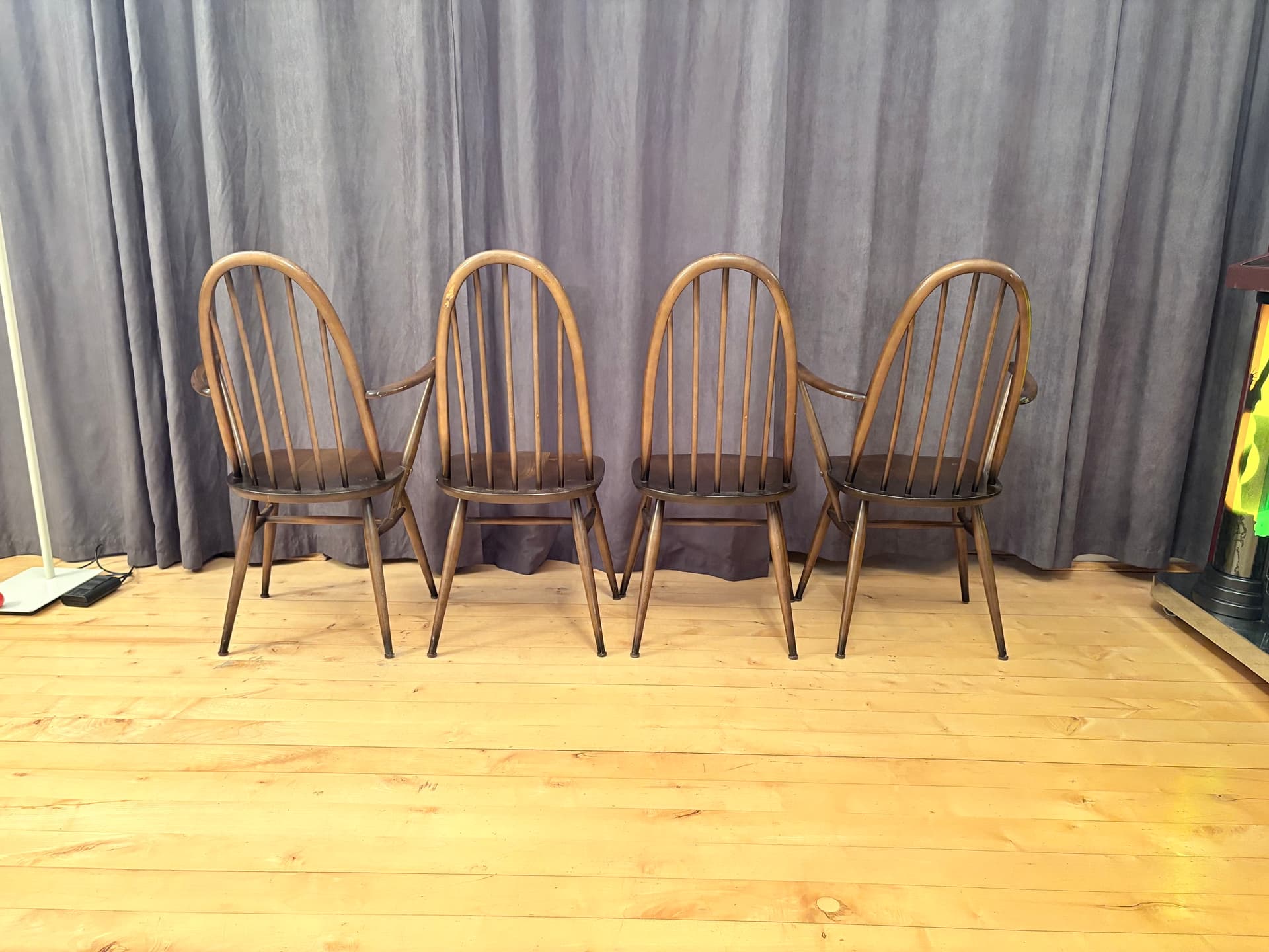 Set of Four Quaker Windsor Chairs, brown, beech, elm, by L. Ercolani, United Kingdom, 1980s. - 334196