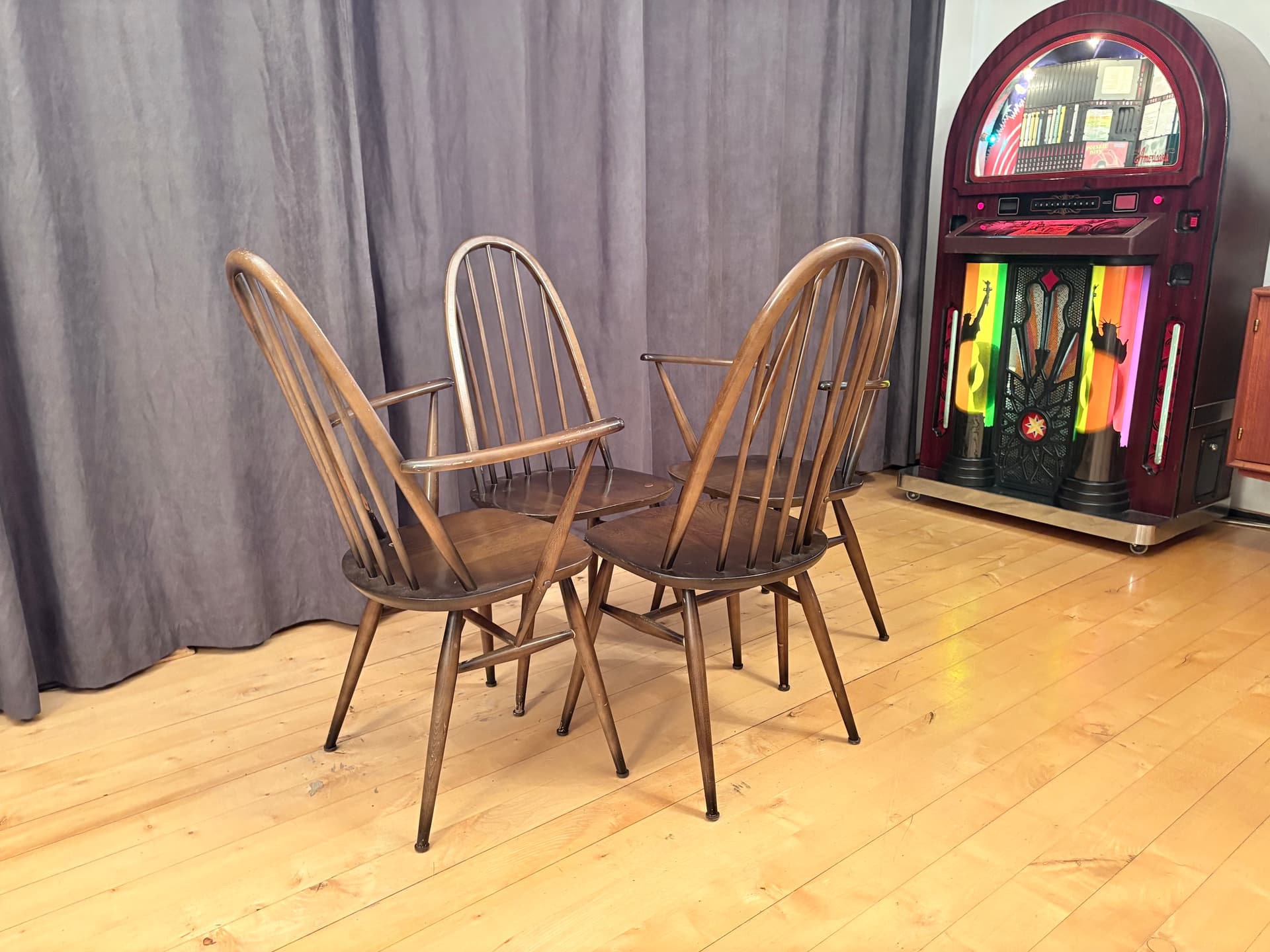 Set of Four Quaker Windsor Chairs, brown, beech, elm, by L. Ercolani, United Kingdom, 1980s. - 334204