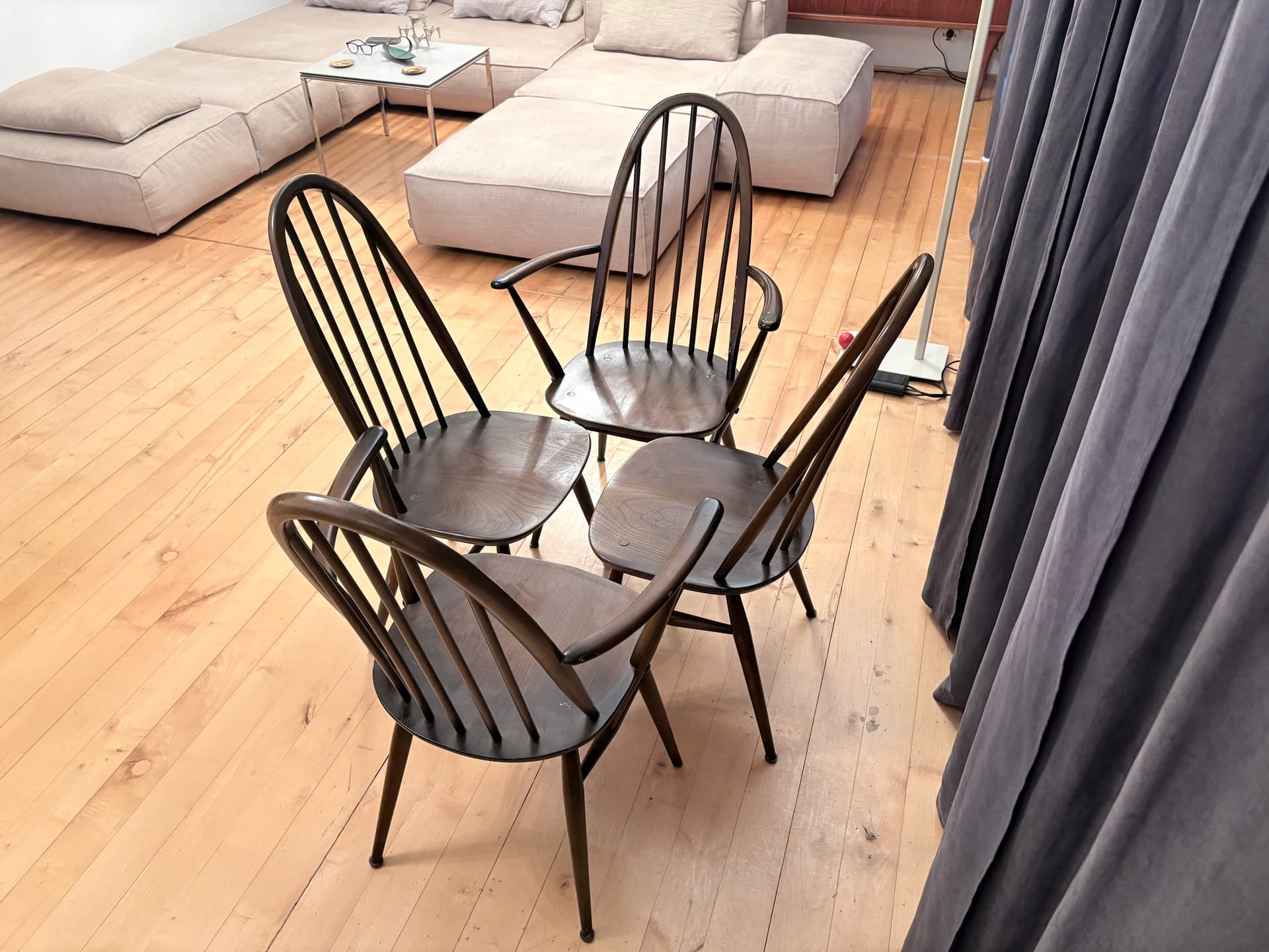 Set of Four Quaker Windsor Chairs, brown, beech, elm, by L. Ercolani, United Kingdom, 1980s. - 334201