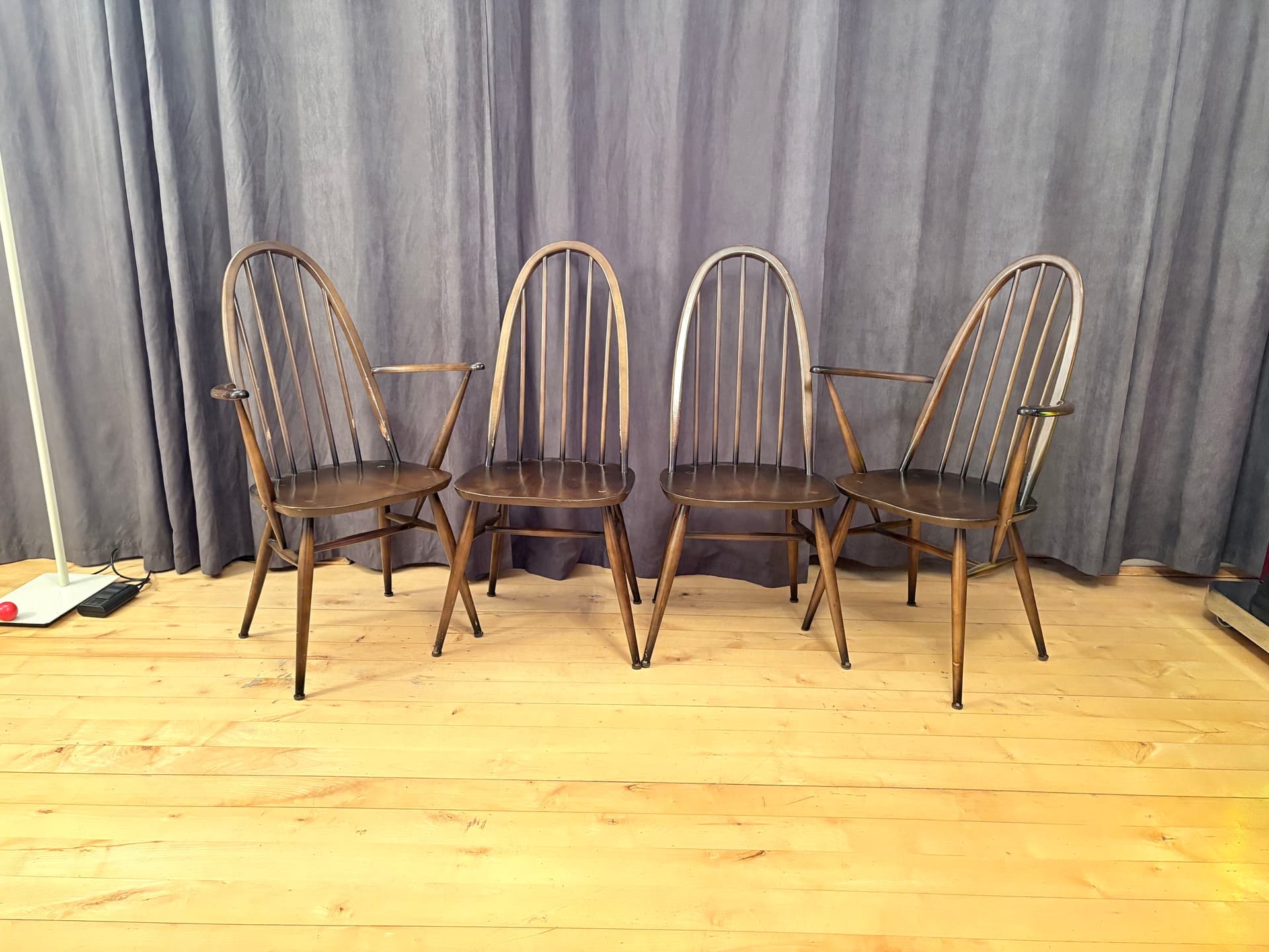 Set of Four Quaker Windsor Chairs, brown, beech, elm, by L. Ercolani, United Kingdom, 1980s. - 334193