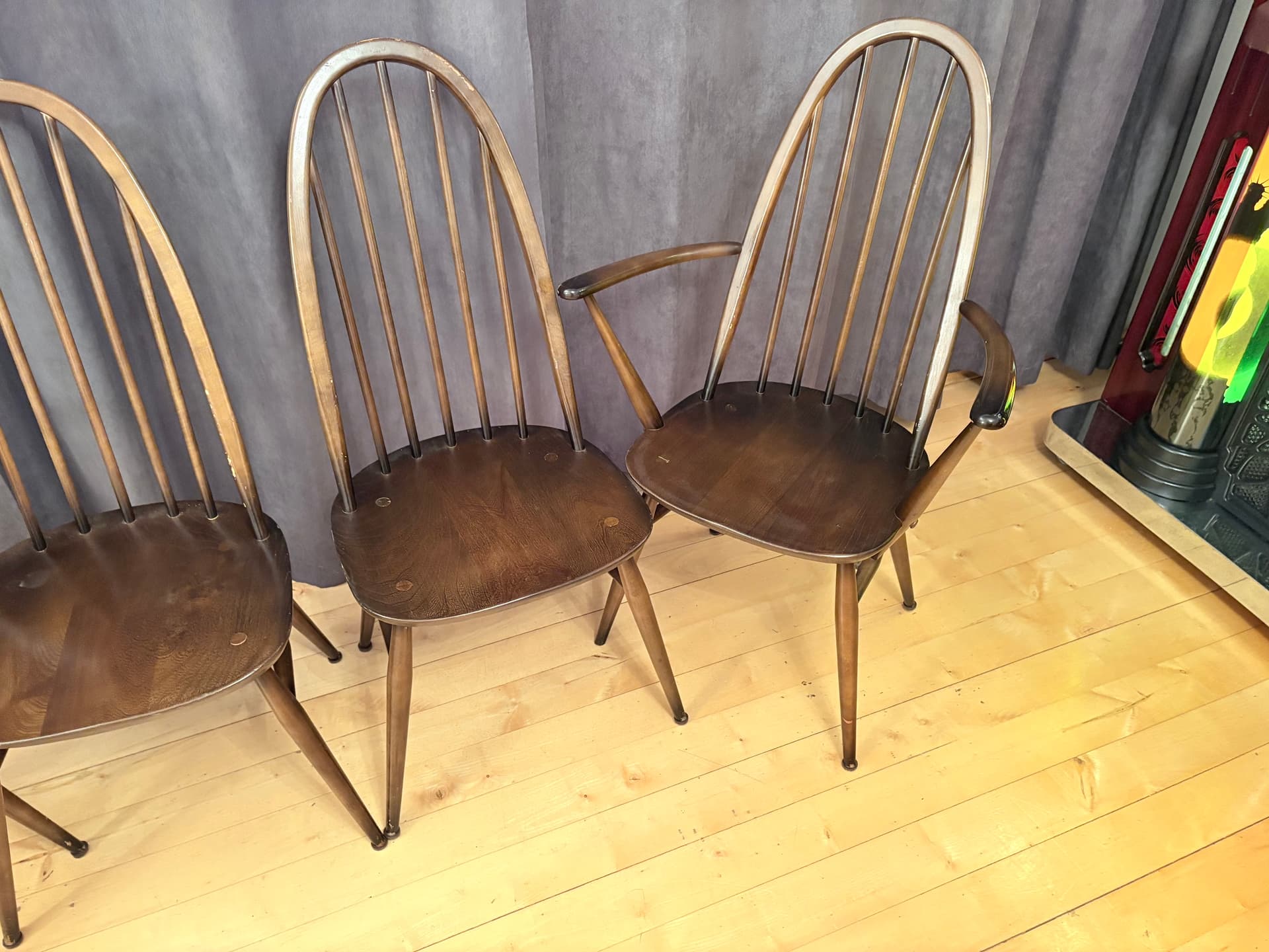 Set of Four Quaker Windsor Chairs, brown, beech, elm, by L. Ercolani, United Kingdom, 1980s. - 334197