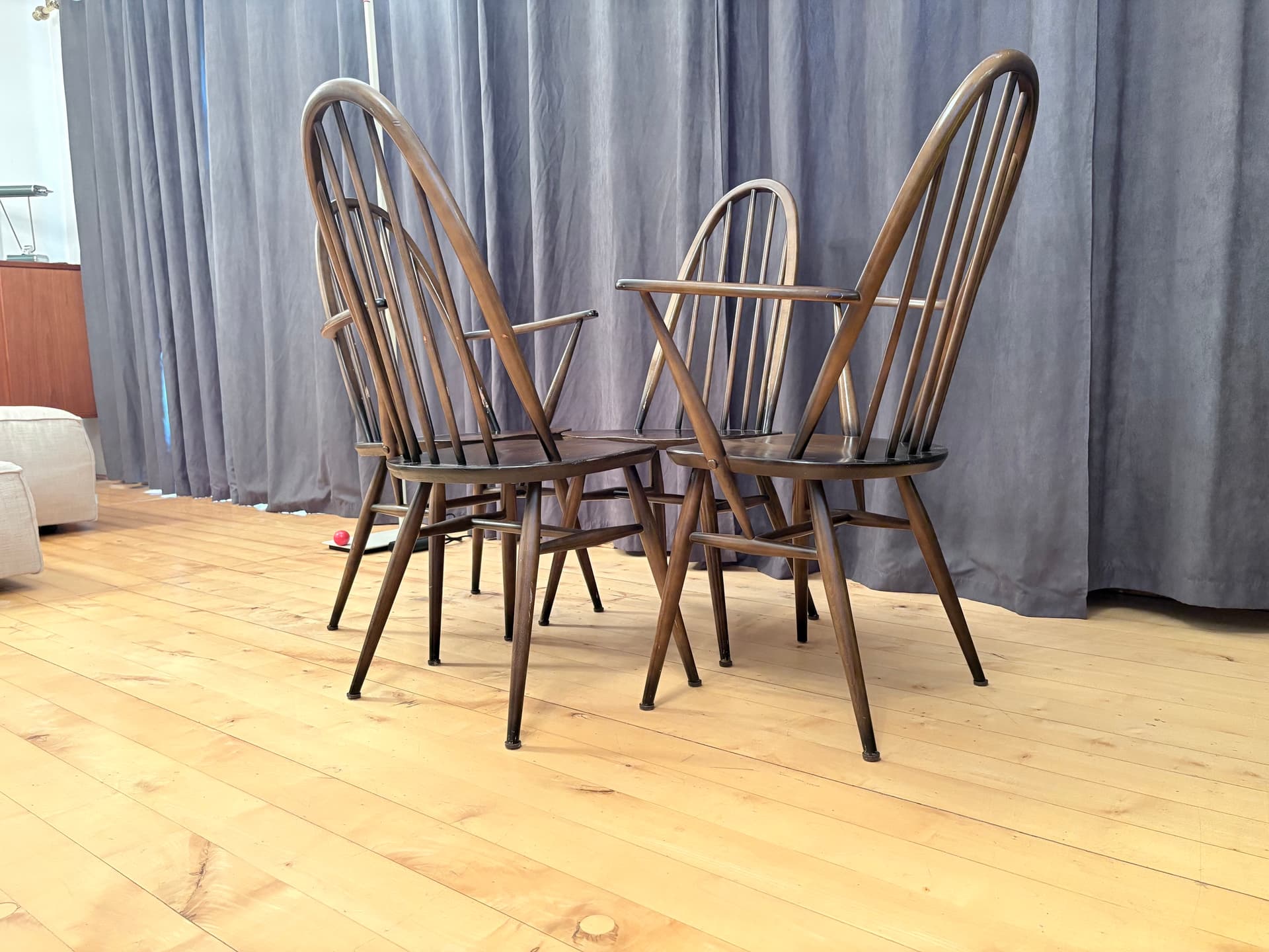 Set of Four Quaker Windsor Chairs, brown, beech, elm, by L. Ercolani, United Kingdom, 1980s. - 334199