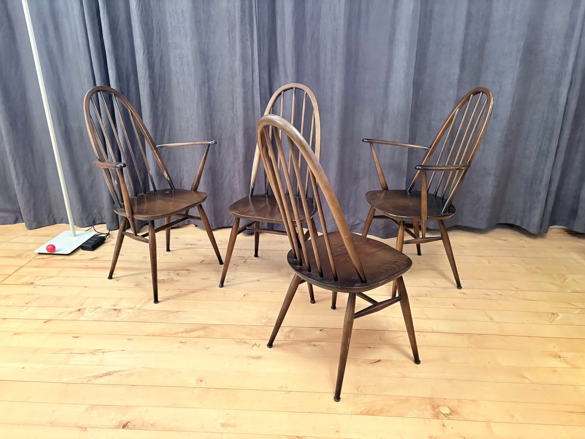 Set of Four Quaker Windsor Chairs, brown, beech, elm, by L. Ercolani, United Kingdom, 1980s. - 334202
