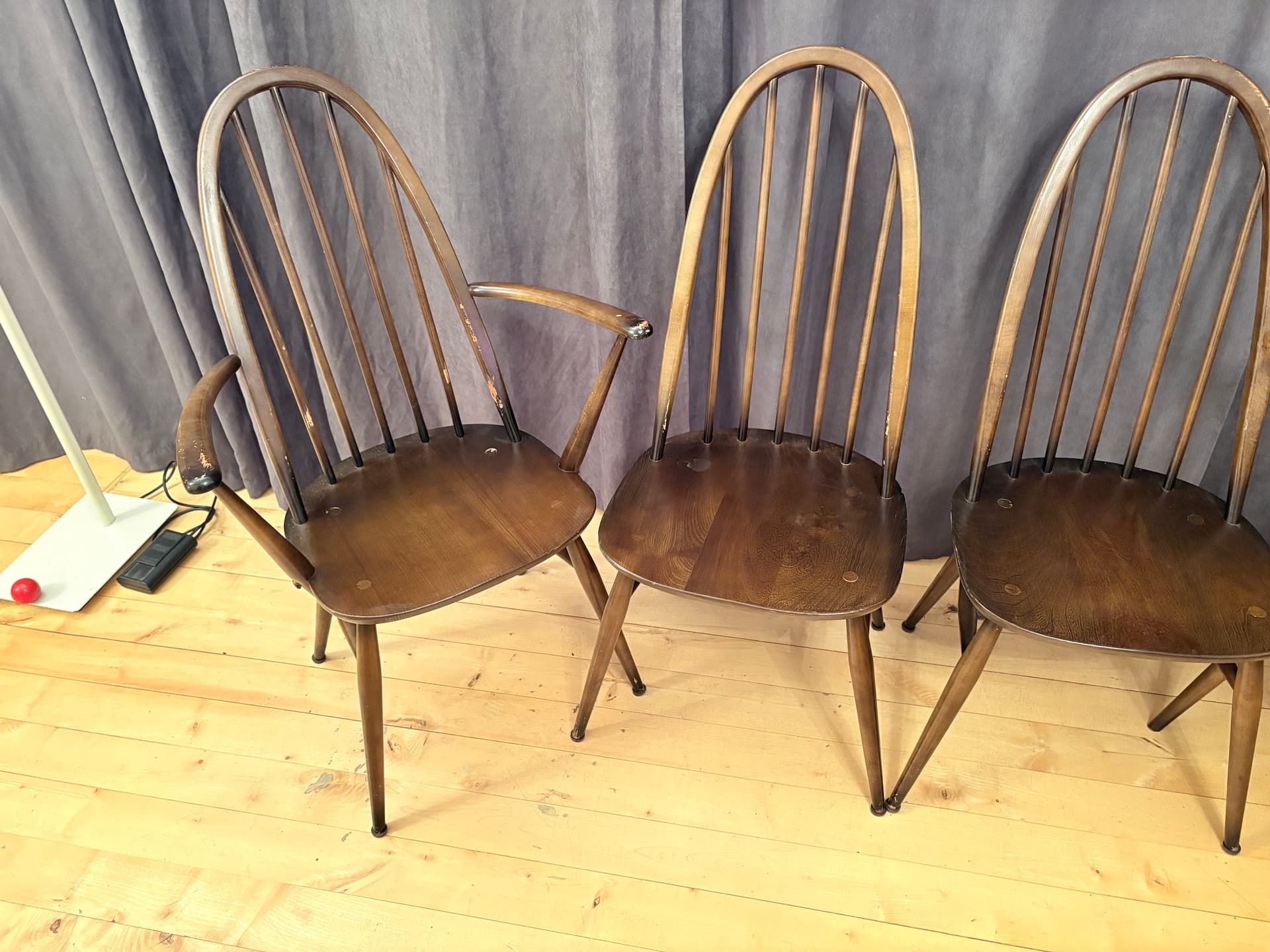 Set of Four Quaker Windsor Chairs, brown, beech, elm, by L. Ercolani, United Kingdom, 1980s. - 334195