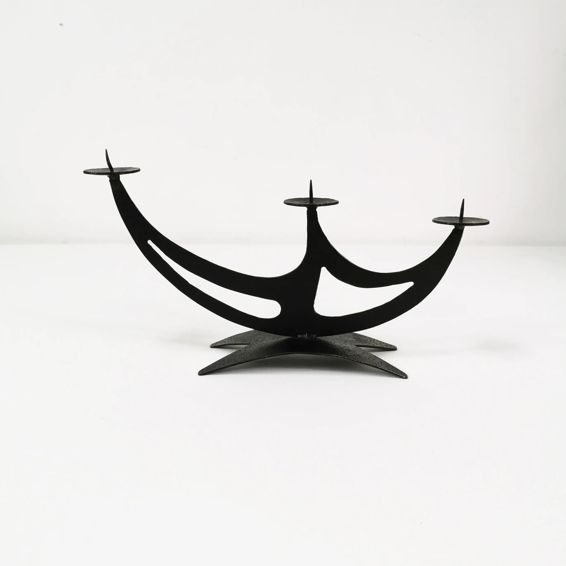 Świecznik modernistyczny, metal czarny, Niemcy, lata 70. - 334770