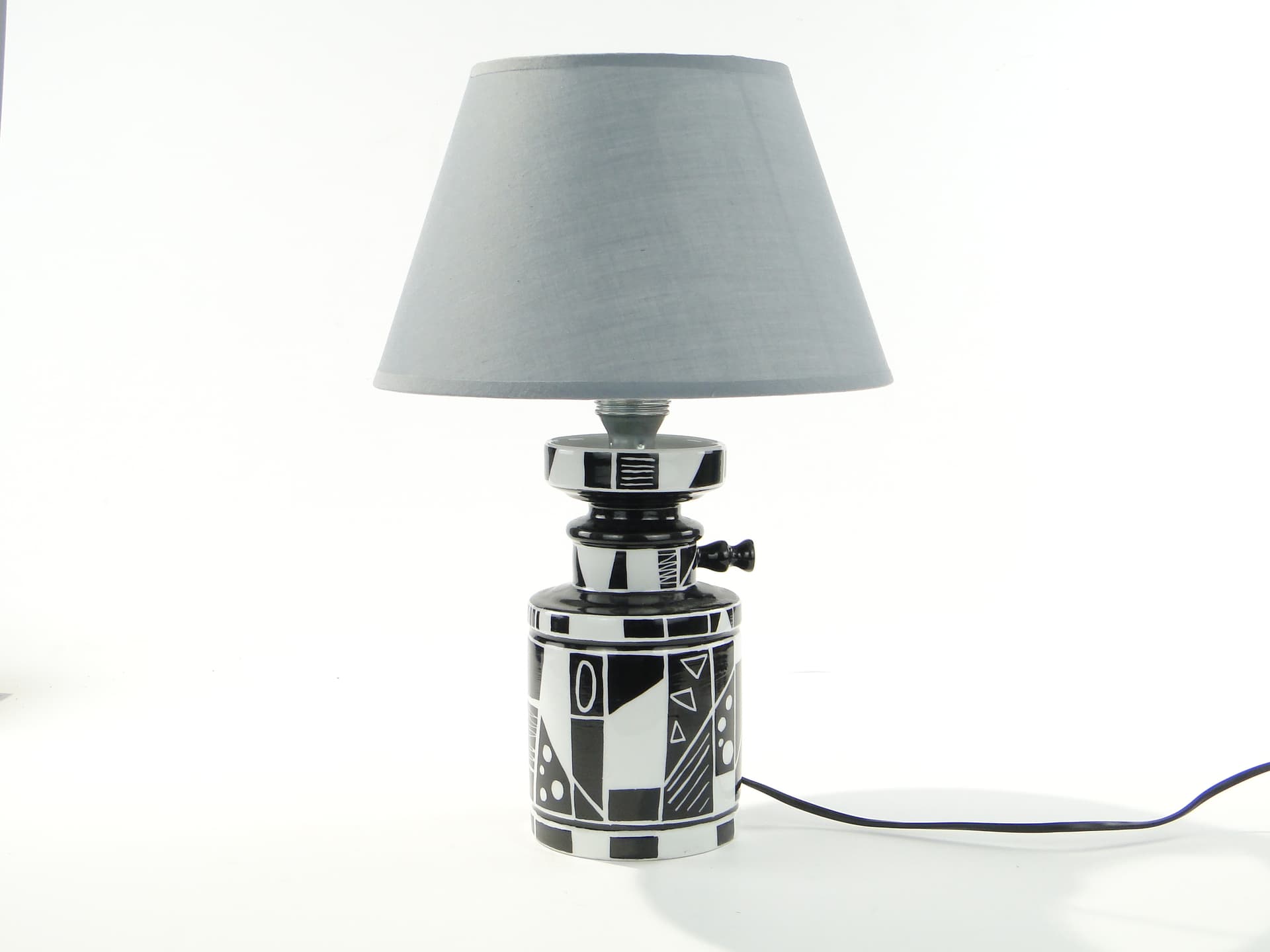 Lampa stołowa Kubistyczna Mozaika, porcelana czarno-biała, tkanina szara, Wawel, Polska, lata 60. - 334384