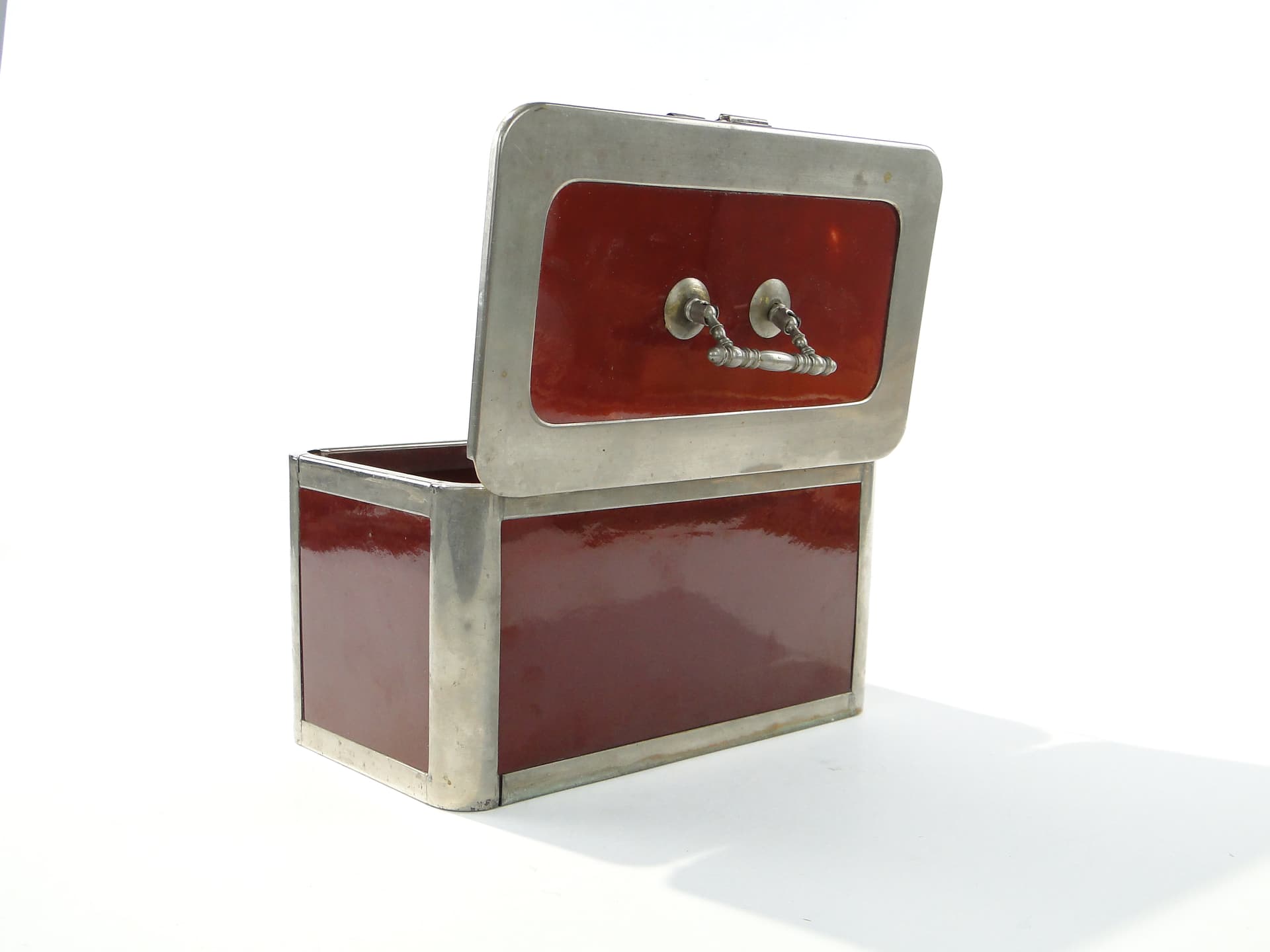 Confectionery box, Art Nouveau, burgundy ceramic, silver chrome-plated brass, Western Europe, early 20th c. - 334439