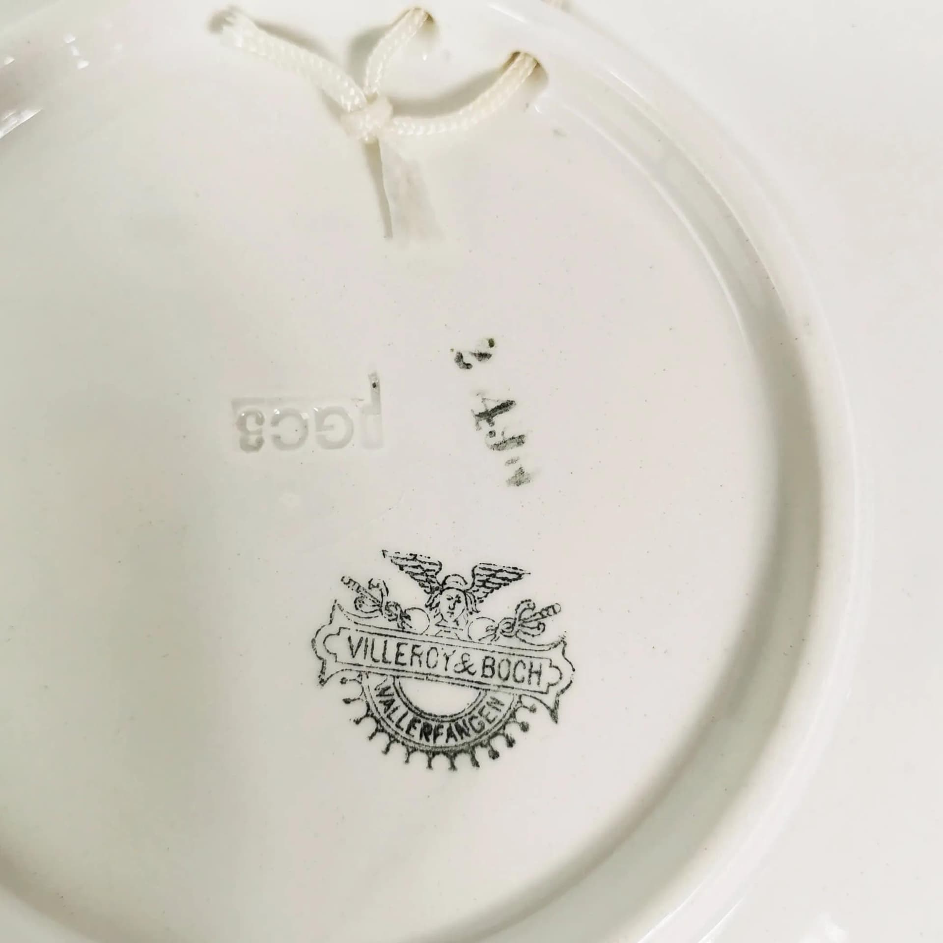 Zestaw dwóch talerzy ściennych art deco, porcelana biała zielona brązowa czarna beżowa, Villeroy & Boch, Niemcy, lata 30. - 334595