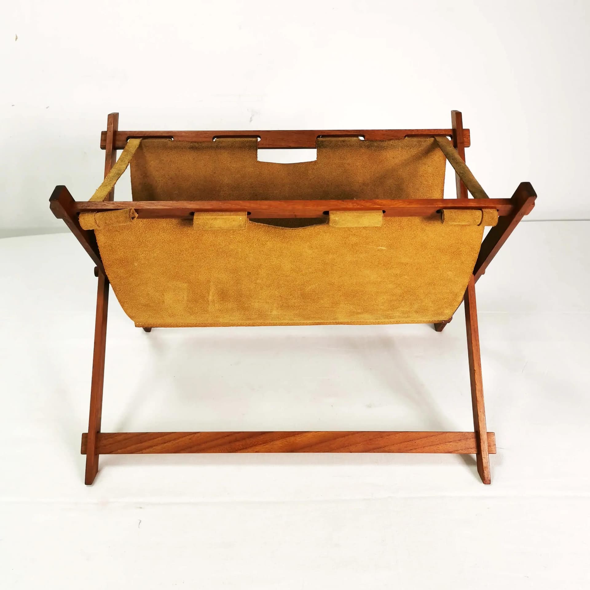 Gazetnik modernistyczny, teak brązowy, skóra żółta, Dania, lata 60. - 334510