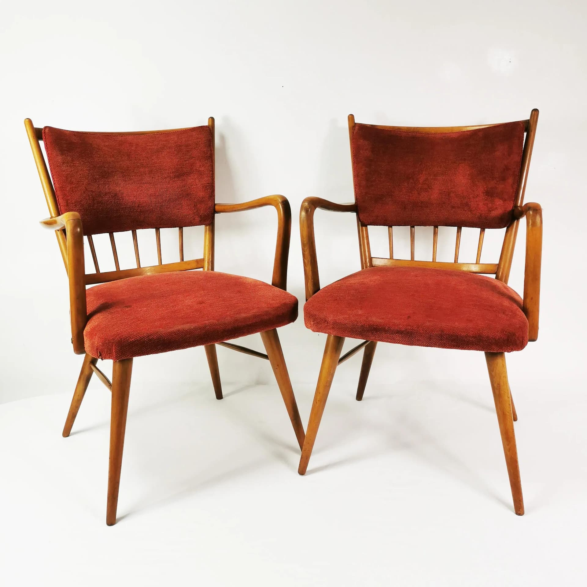 Para foteli Mid Century, buk brązowy, tkanina czerwona, Casala, Niemcy, lata 50. - 337131