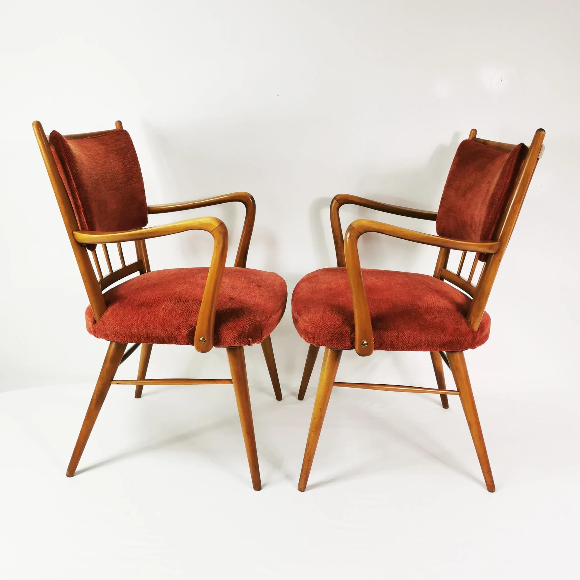 Para foteli Mid Century, buk brązowy, tkanina czerwona, Casala, Niemcy, lata 50. - 337133
