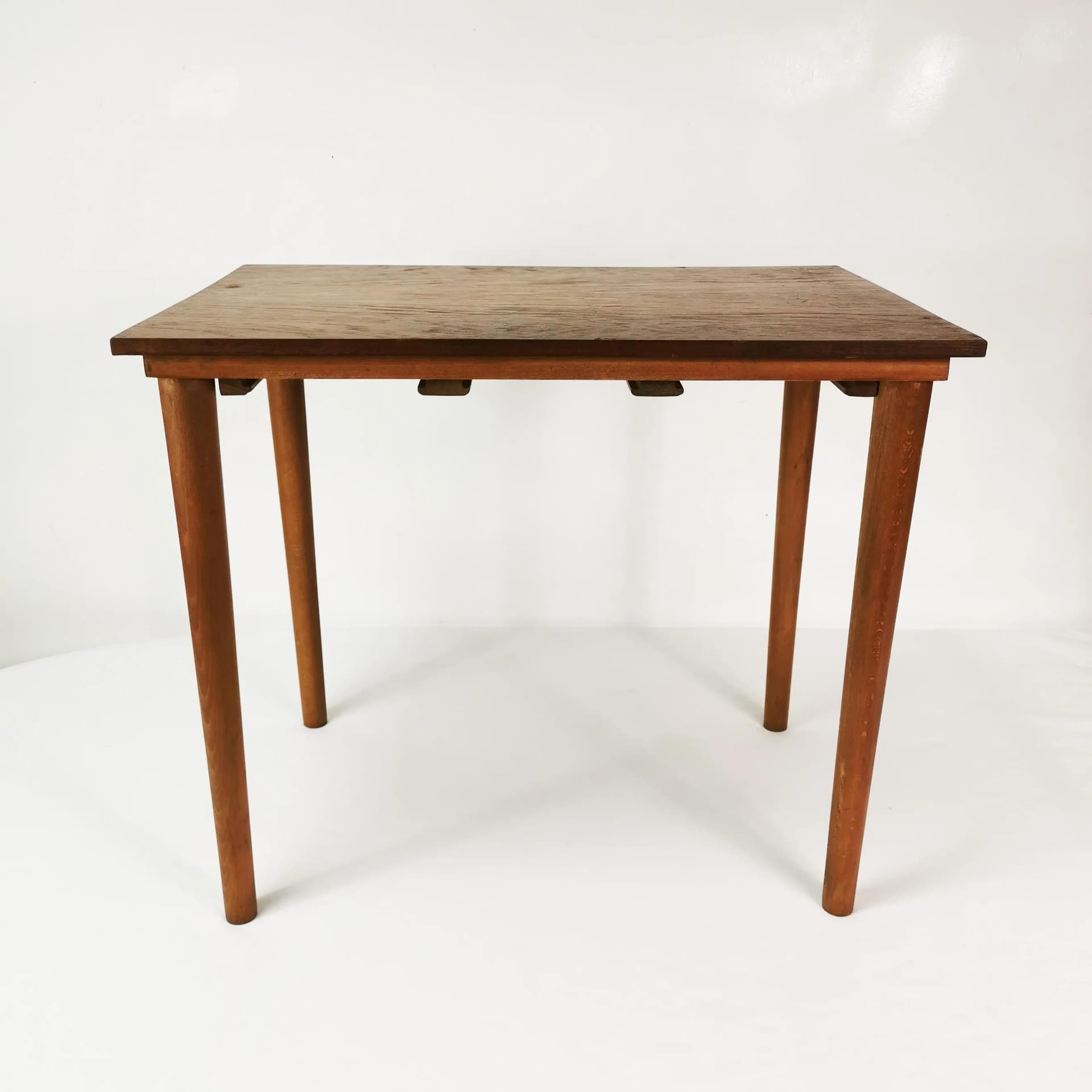 Zestaw czterech stolików, Mid Century, buk brązowy, teak, proj. P. Hundevad, Czechosłowacja, lata 60. - 337118