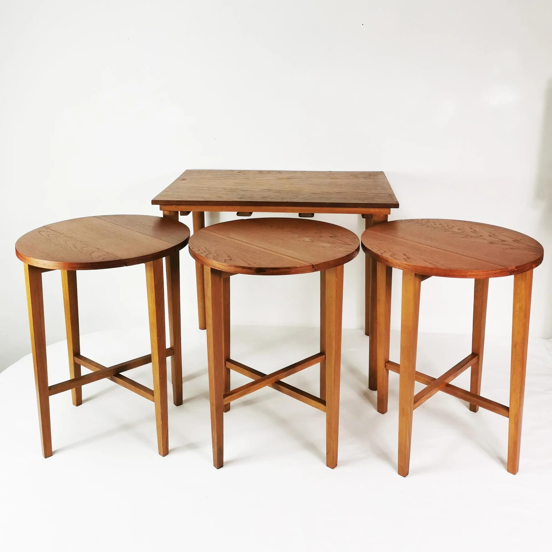 Zestaw czterech stolików, Mid Century, buk brązowy, teak, proj. P. Hundevad, Czechosłowacja, lata 60. - 337111
