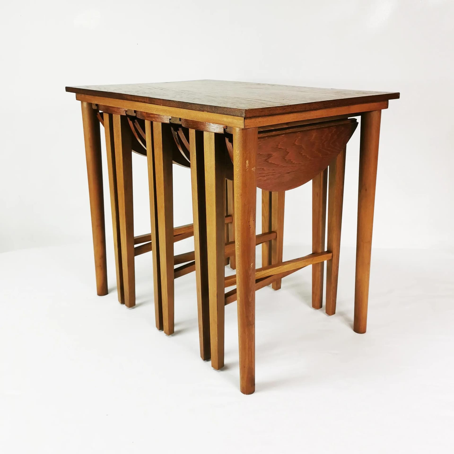Zestaw czterech stolików, Mid Century, buk brązowy, teak, proj. P. Hundevad, Czechosłowacja, lata 60. - 337113